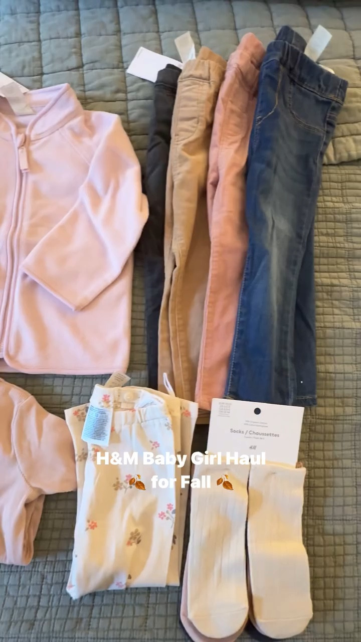 Grab some adorable baby girl pieces from @hm for Mia as we head into fall 🍂 🤩

#LTKBaby #LTKFallSale #LTKFindsUnder50