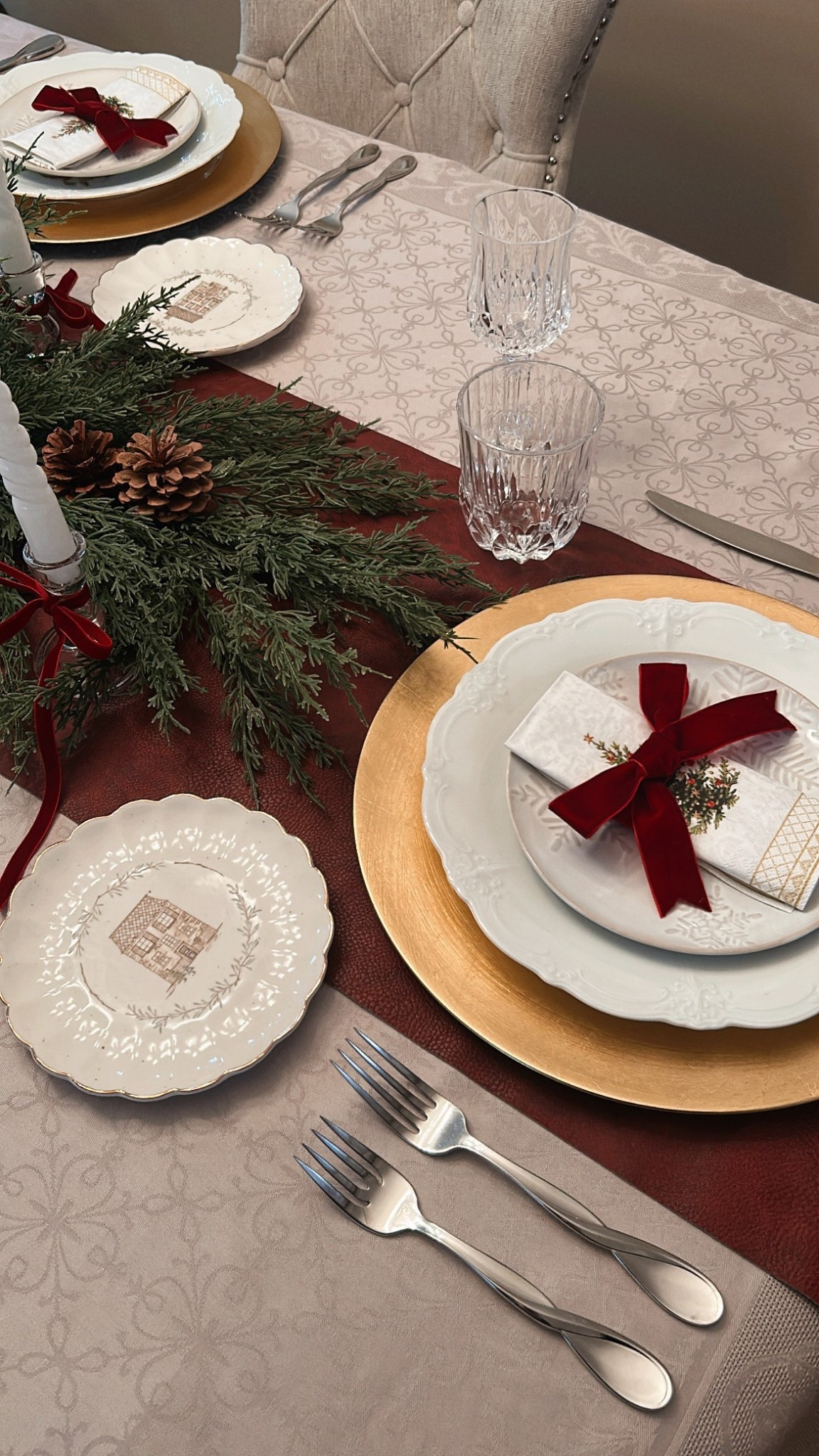 It’s beginning to look a lot like Christmas!🎄✨

I put together a new tablescape for my family for the holidays this year & I’m really happy with how it turned out! 

#LTKHome #LTKHoliday