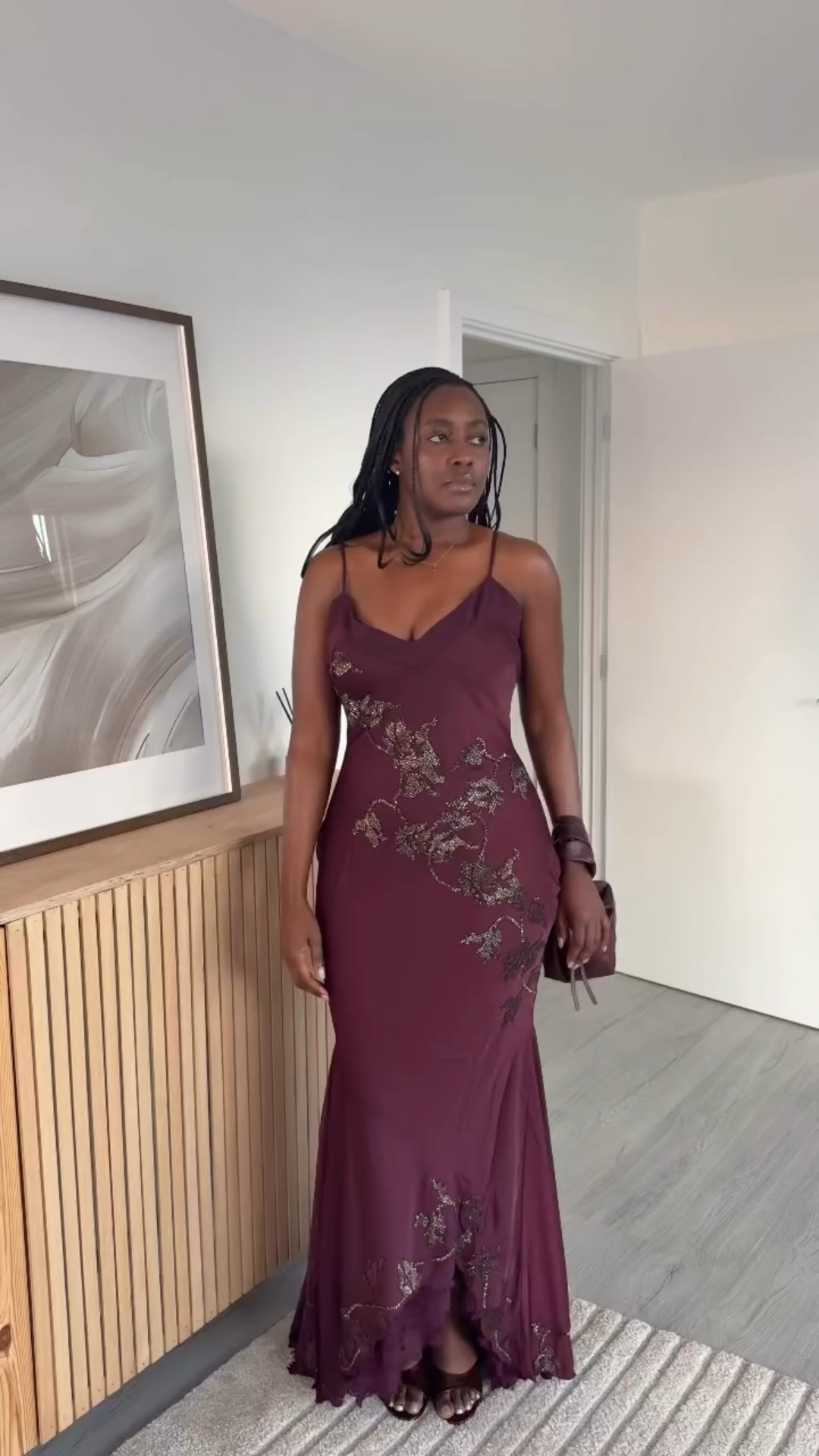 Starting this years series with this Anastelle plum dress from @houseofcb 💕 the train and the hand beading? A statement #valentinesday #dateoutfit #datedress #datenight #eveningdress 
Date night outfit, Valentine’s Day dress