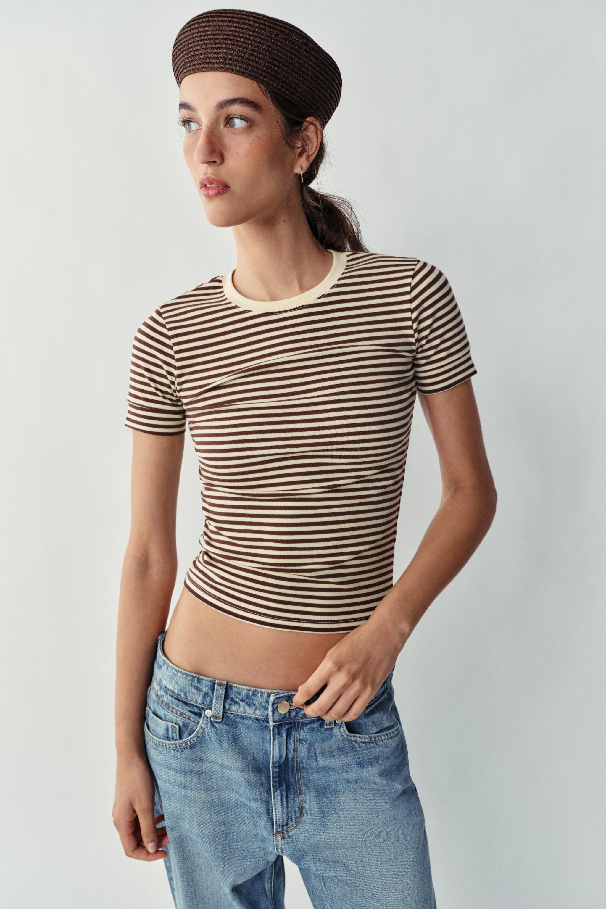 Model height: 183 cmREGULAR FIT - ROUND NECK - REGULAR LENGTH - SHORT SLEEVESpun cotton blend T-s... | Zara UK