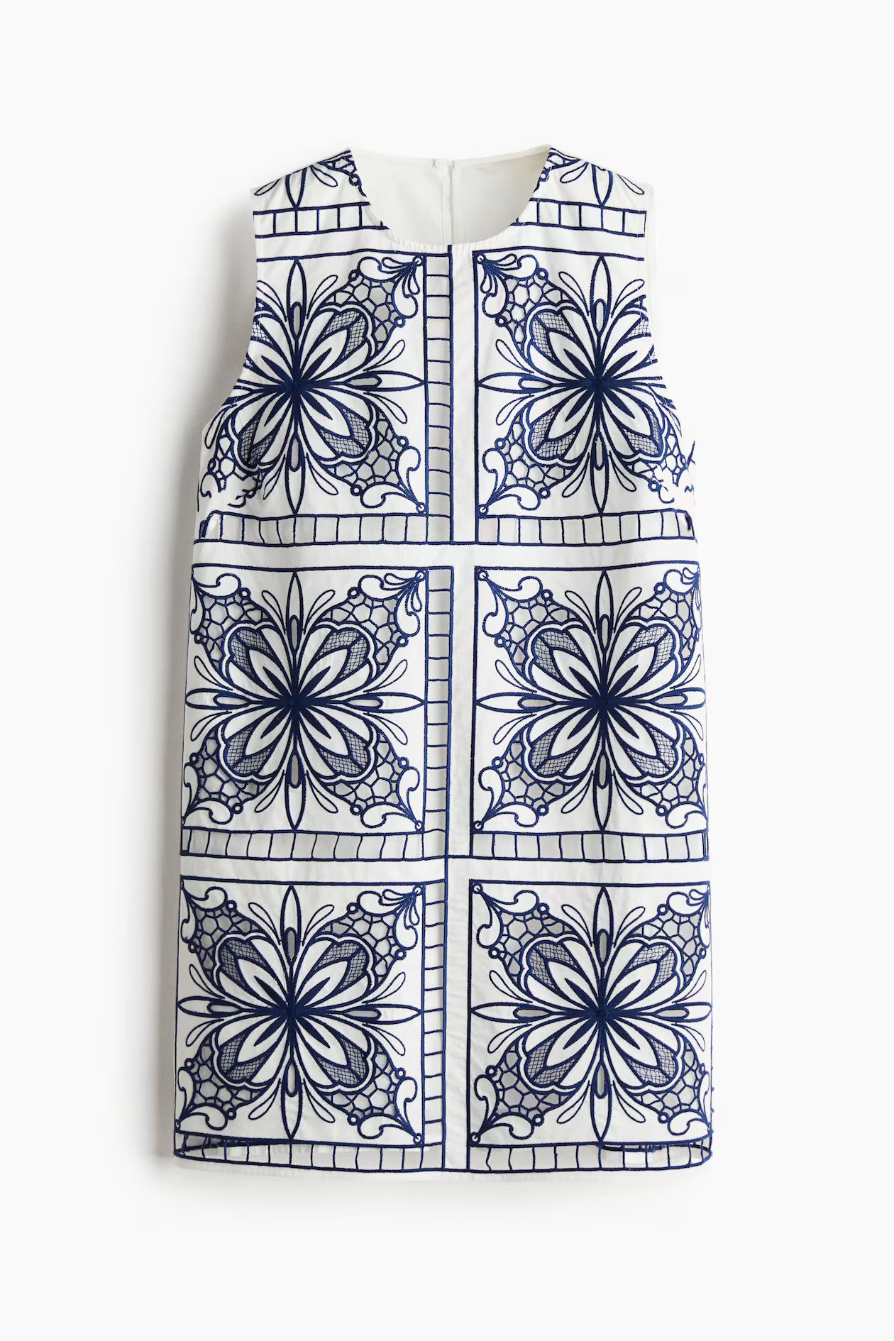 Broderie anglaise shift dress | H&M (UK, MY, IN, SG, PH, TW, HK)