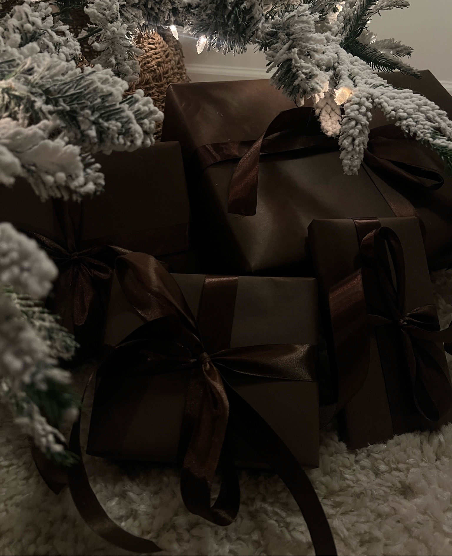 CHOCOLATE BROWN WRAPPING PAPER🤎🧸

#LTKGiftGuide #LTKSeasonal #LTKHoliday