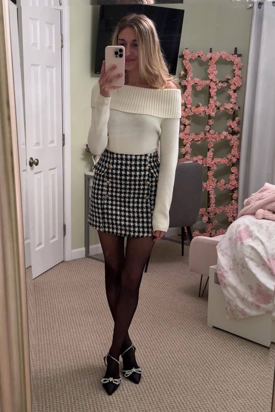 Cute holiday outfit idea! 

#LTKParties #LTKSeasonal #LTKHoliday