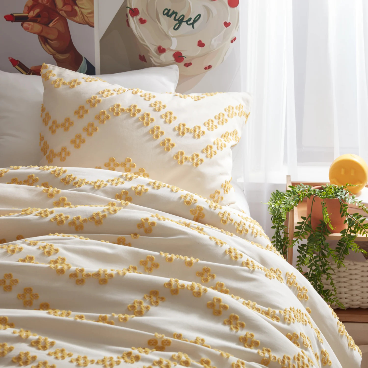 Layla Wavy Daisy Comforter and Sham Set | Dorm Essentials - Dormify | Dormify