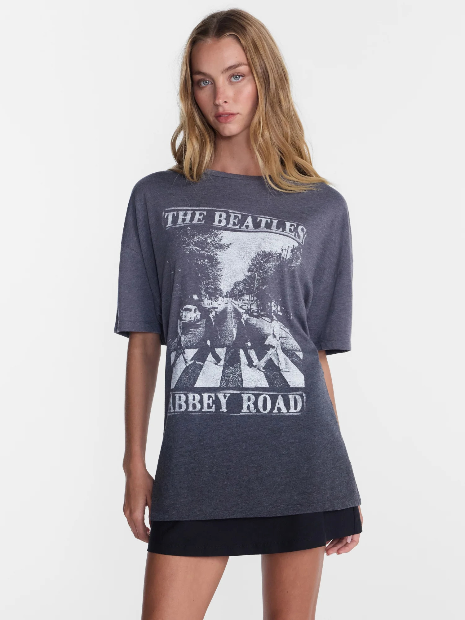 No Boundaries Beatles Abbey Road Graphic Boyfriend Tee, Women's Sizes XXS-XXL | Walmart (US)