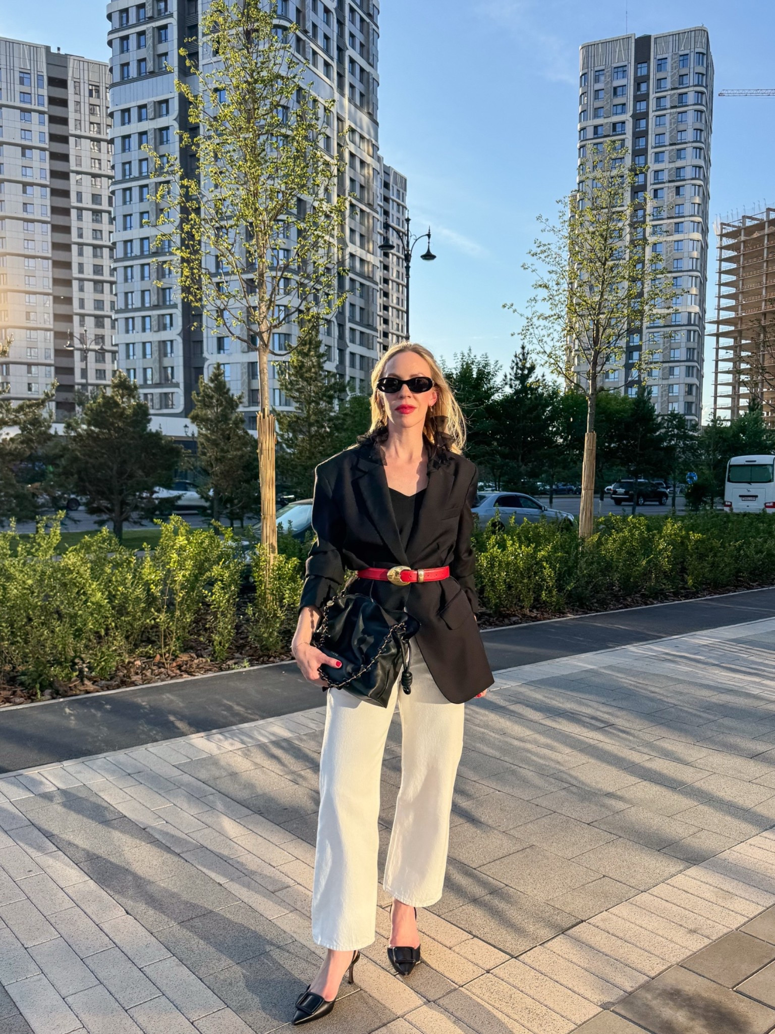 Date night outfit, over 40 transitional outfit, summer to fall, oversized blazer with white baggy jeans

#LTKOver40 #LTKSeasonal #LTKSaleAlert