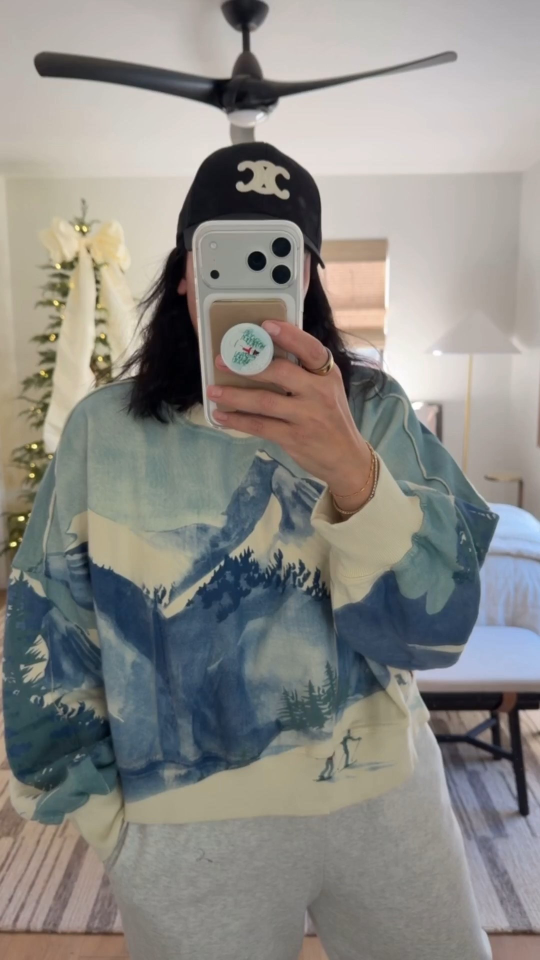 Wearing a size medium in this cute sweatshirt! 



#LTKMidsize #LTKU #LTKootd