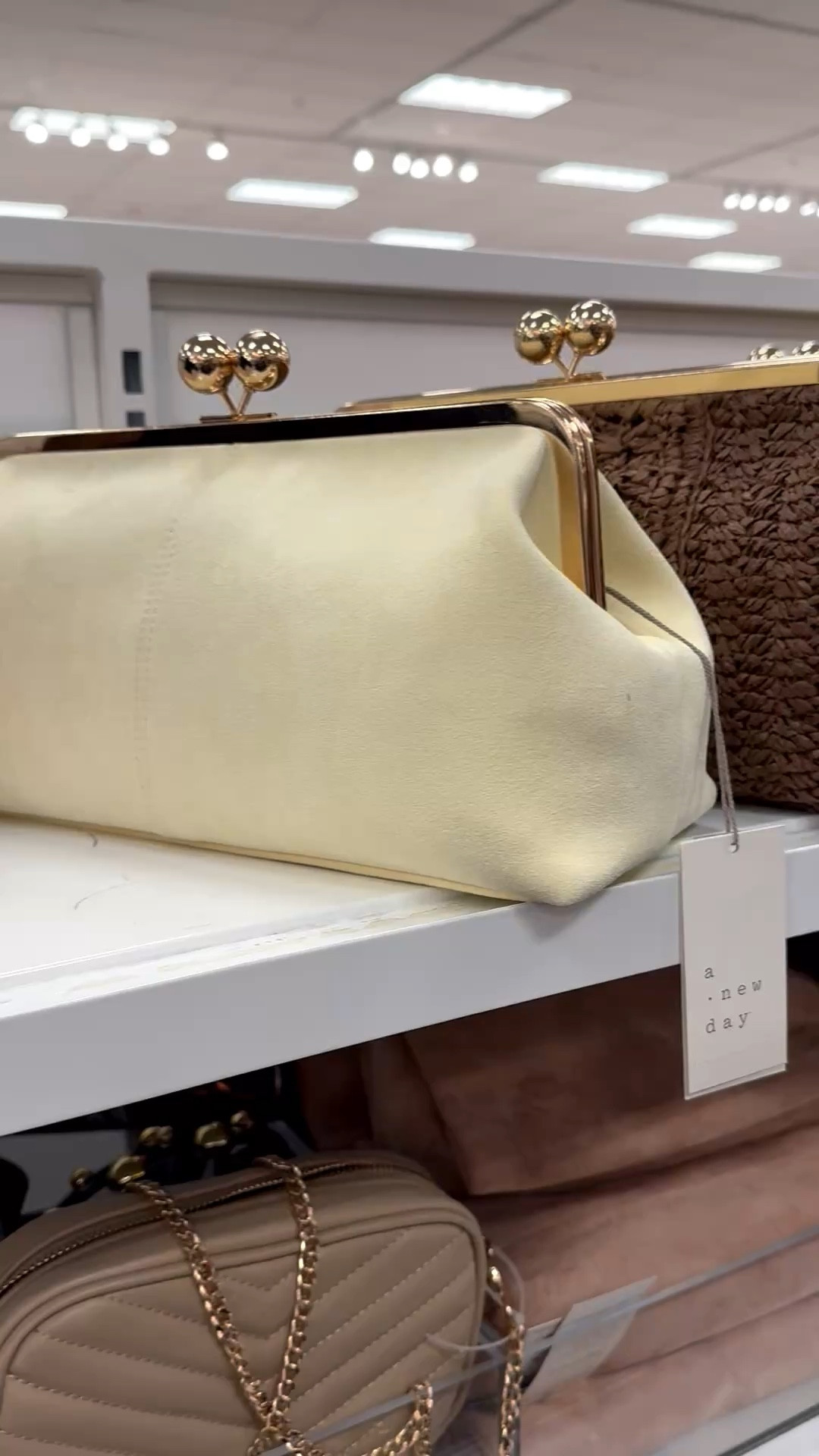 Butter Yellow Kiss lock Clutch ! 

#LTKgrwm #LTKootd #LTKxAerie