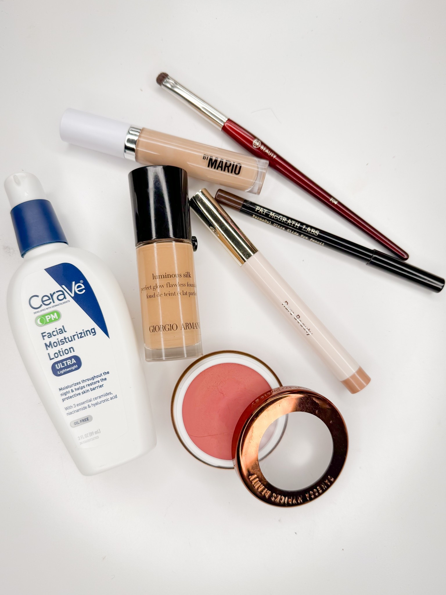 Today’s face. This Armani luminous silk foundation is becoming my everyday foundation. It just looks so natural and feels so comfortable. 



Makeup of the day, favorite makeup, Sephora finds, favorite concealer, favorite foundation, makeup by Mario concealer, Armani luminous silk foundation, favorite foundation, favorite eye shadow, rare beauty eye shadoww