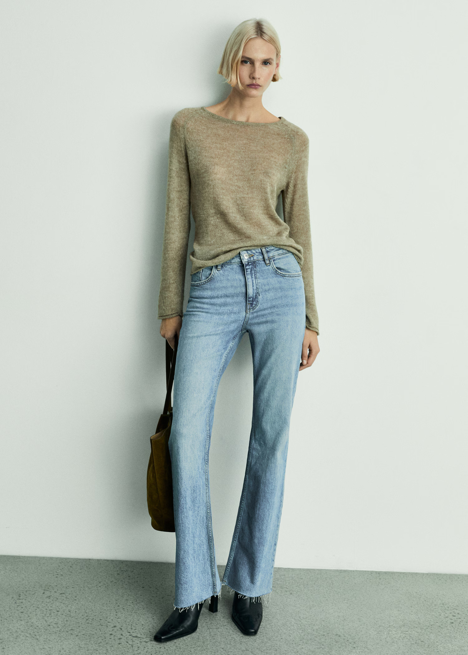 Fiona flare mid-rise jeans | MANGO (UK)