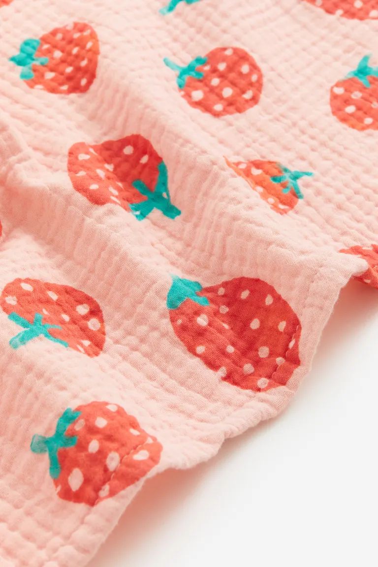Printed Muslin Blanket - Powder pink/strawberries - Home All | H&M US | H&M (US + CA)