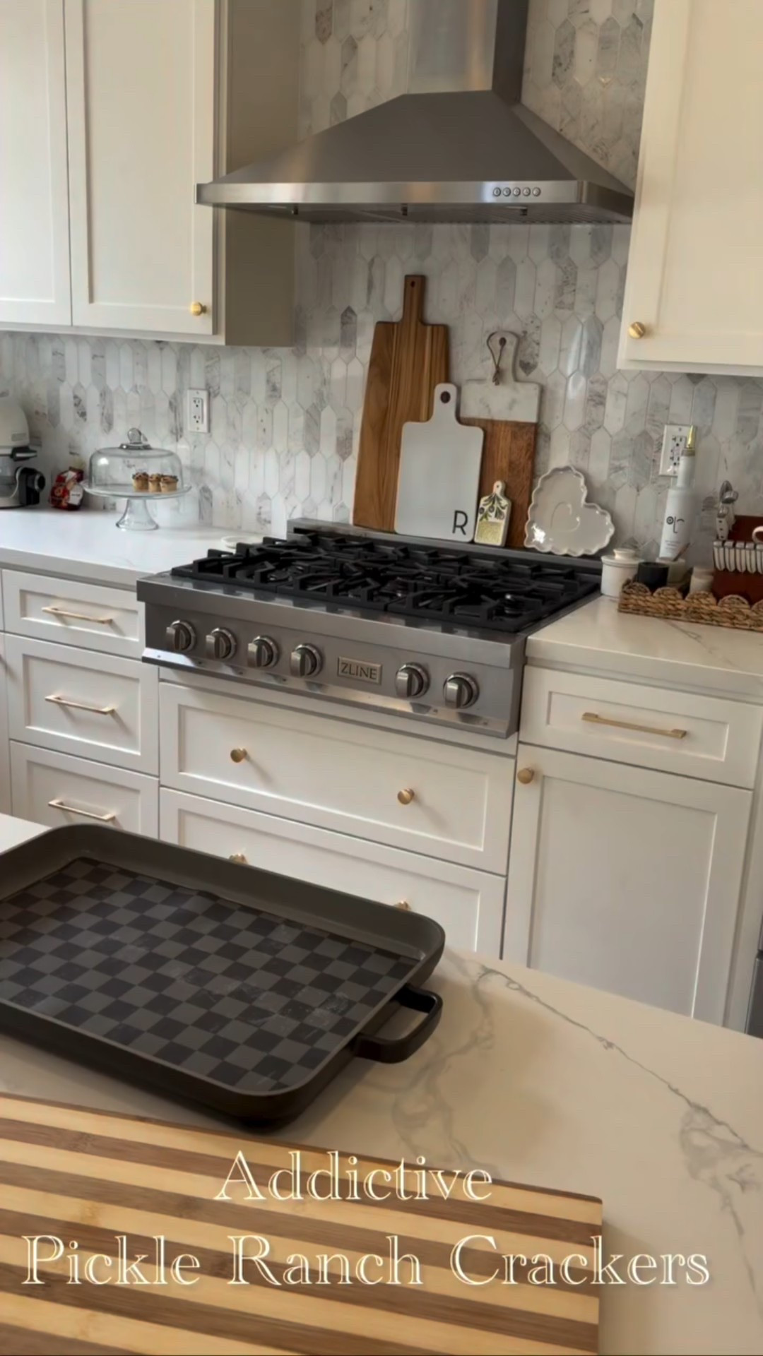 These ranch pickle crackers are so addicting you will be making them for all your gatherings!

Ingredients:
-8 packets of @skyflakes_northamerica crackers
-1/4 cup of olive oil or avocado oil 
-1 ranch seasoning packet 
-2 tablespoons of pickle juice
-1 teaspoon of garlic powder 
-2 teaspoons of @traderjoes seasoning in a pickle 
-1 teaspoon black pepper 

Mix all the ingredients in a bowl and bake in a 250 degree oven for 30 minutes tossing half way through! 

I hope you enjoy! 

#adaydreamblog #myperfectbite #skyflakes #skyflakecrackers #creator.space.community
Pickle pickle crackers game day snacks