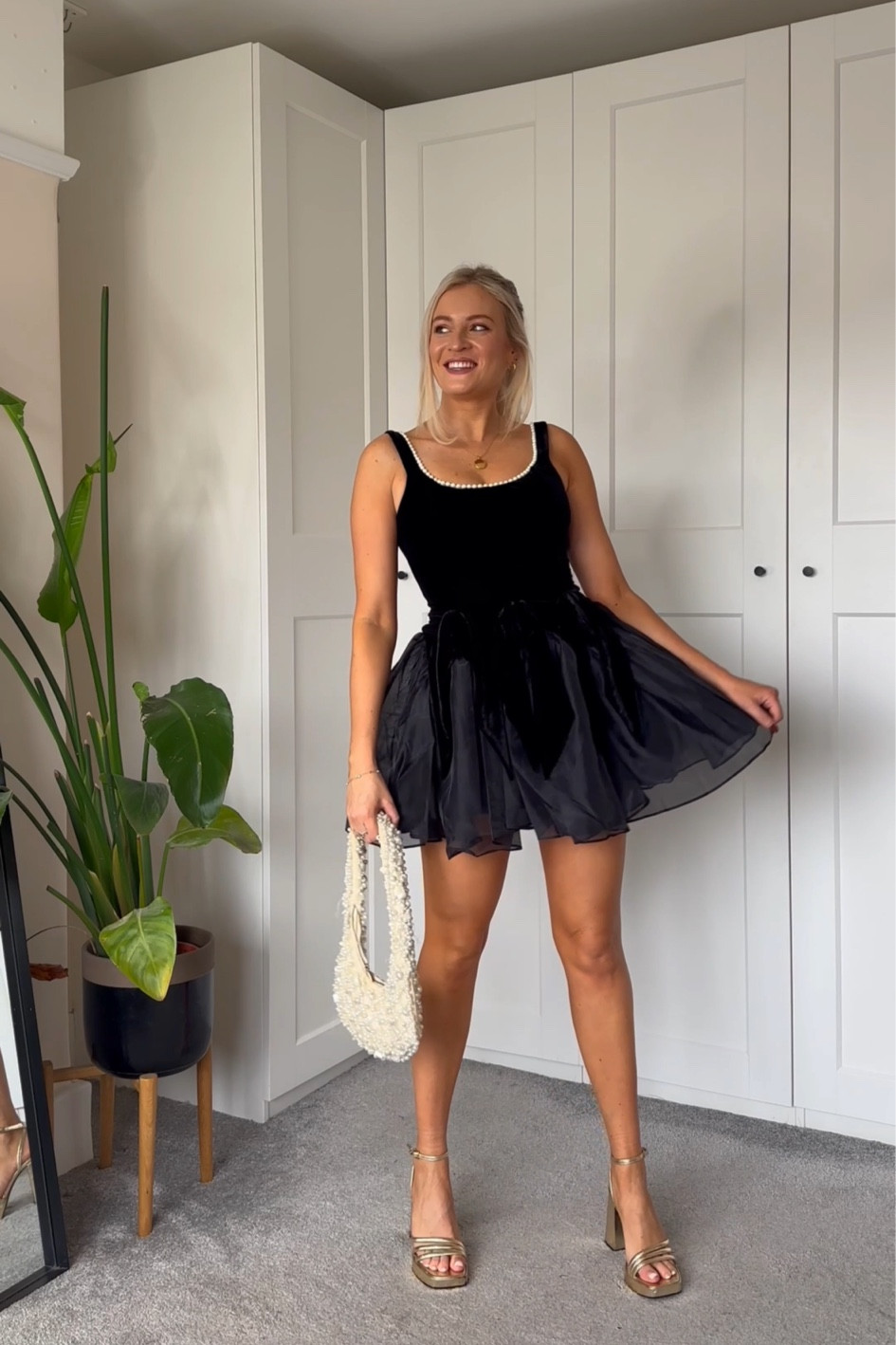 Tulle Christmas party dress 🖤

#partydress #pearldress #christmasparty