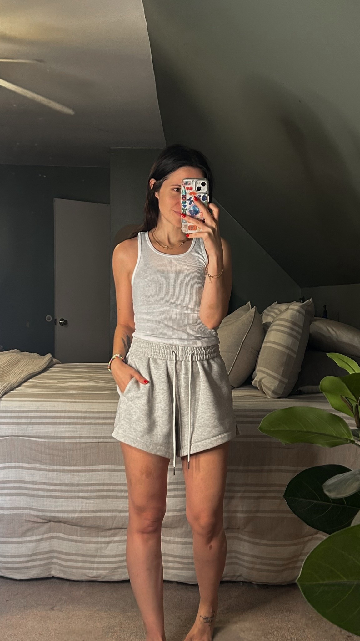 weekends = loungewear 🤍
these Abercrombie sweat shorts are my absolute favorite!! I do the small - nice, thick, fleece lined  