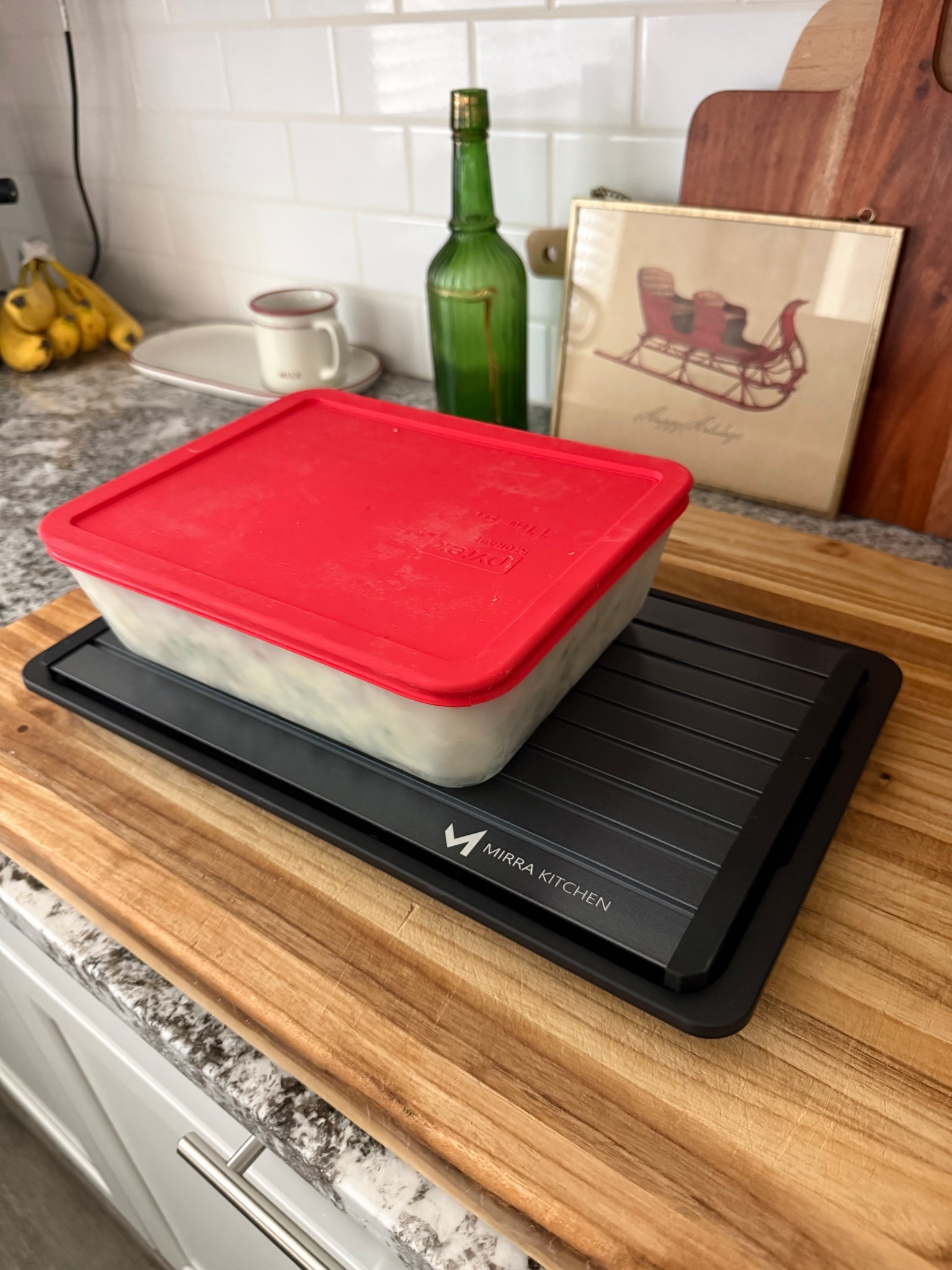 Linking the thawing plate that’s about to save all your frozen holiday leftovers. Fast, easy, and mom-approved. 🤍