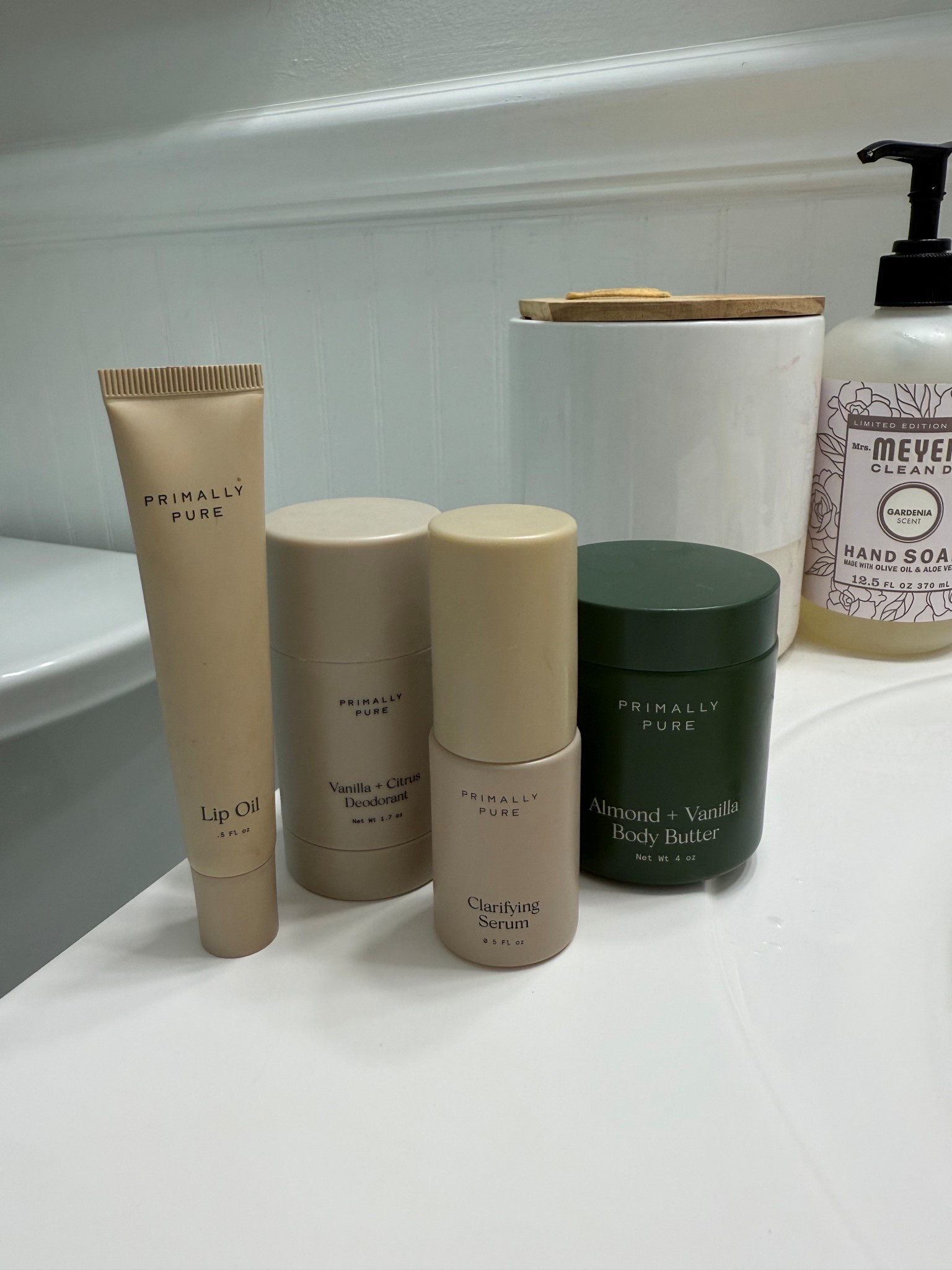 My favorite nontoxic skincare products🌱🤍🧴🫧