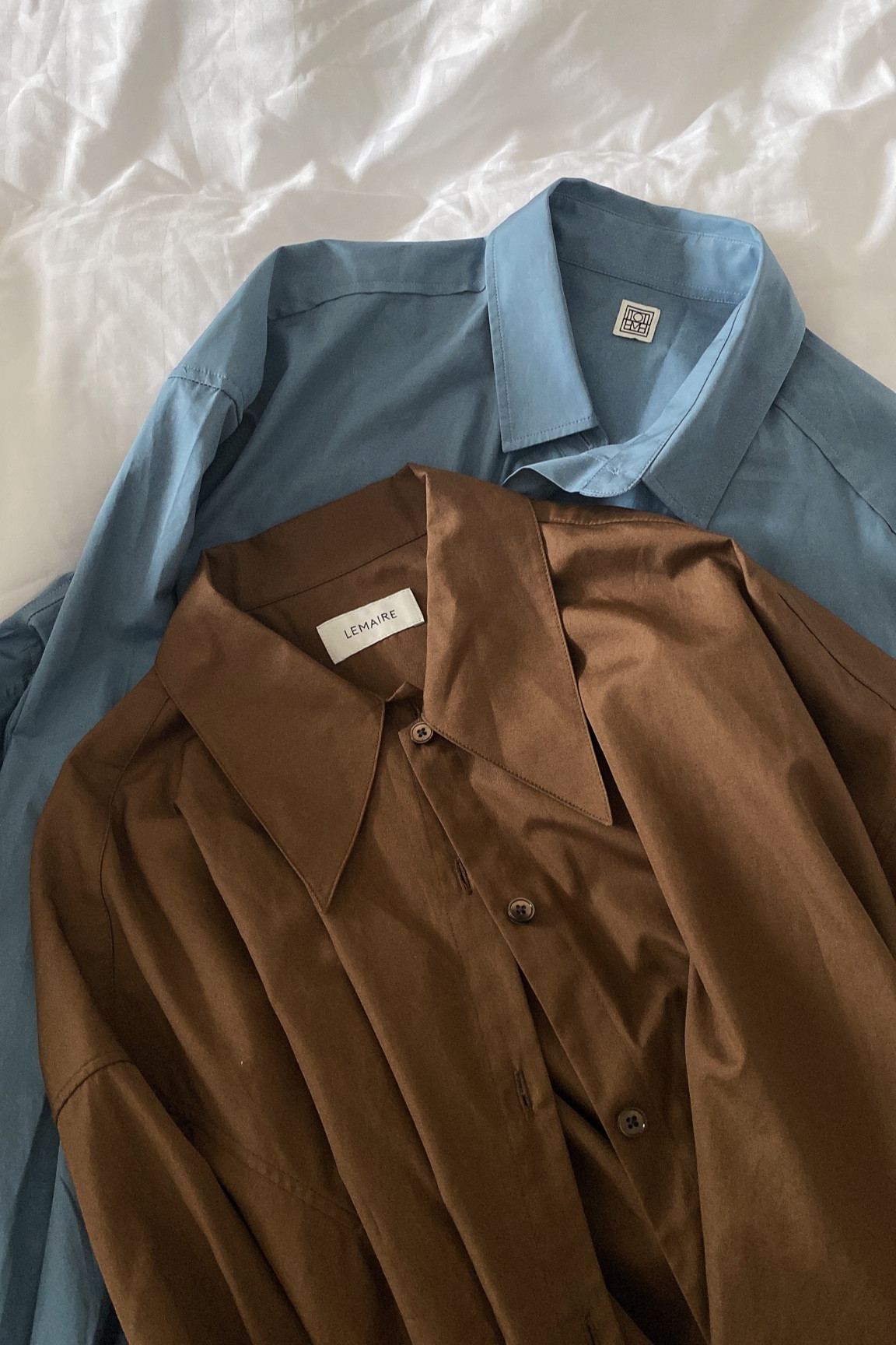 Lemaire or Toteme ?

#classicshirt #shirts #shirtstyle #neutralstyle #fashionstyle #fashioninspo #fashioninspiration #styleblogger #styleinspiration #styleinspo #lemaire #lemaireshirts #toteme #totême #totemeshirt #르메르 #르메르셔츠 #토템 #토템셔츠 #가을코디 #가을셔츠 #ルメール #トーテム #ミニマル #韓国ファッション #秋 #秋コーデ #미니멀룩 

#LTKSeasonal #LTKstyletip #LTKsalealert