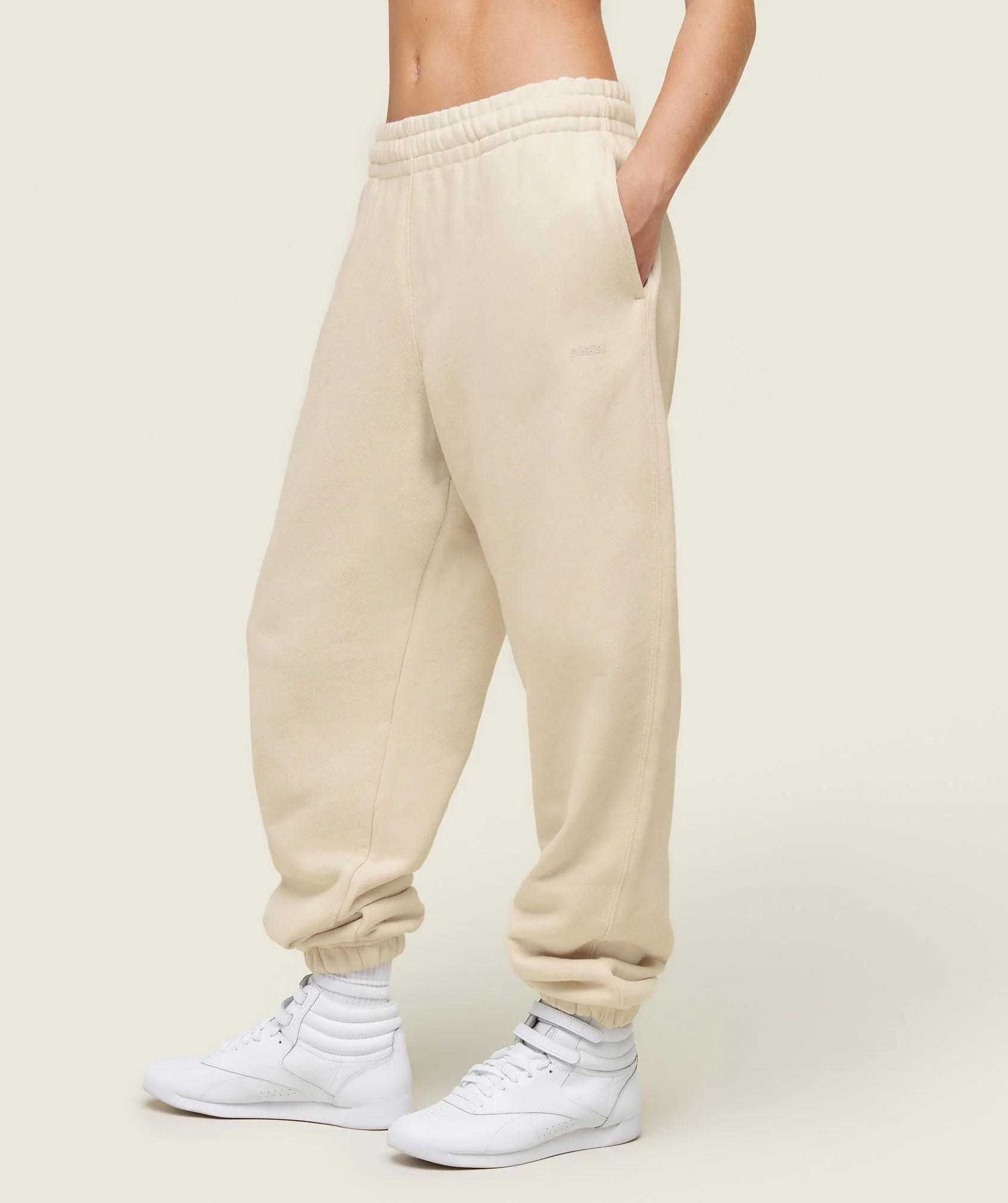 Gymshark everywear Relaxed Joggers - Oat White | Gymshark US