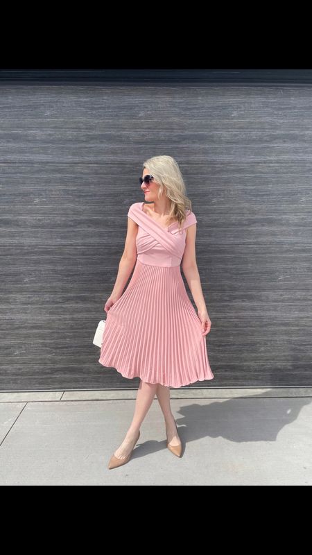 I ‘pleat’ guilty of loving this dress 💓

Perfect wedding guest pretty off-shoulder pleated dress .  I’m wearing color pink. It also comes in black, Wine red, Navy Blue and Green. 



#LTKstyletip #LTKunder50 #LTKwedding