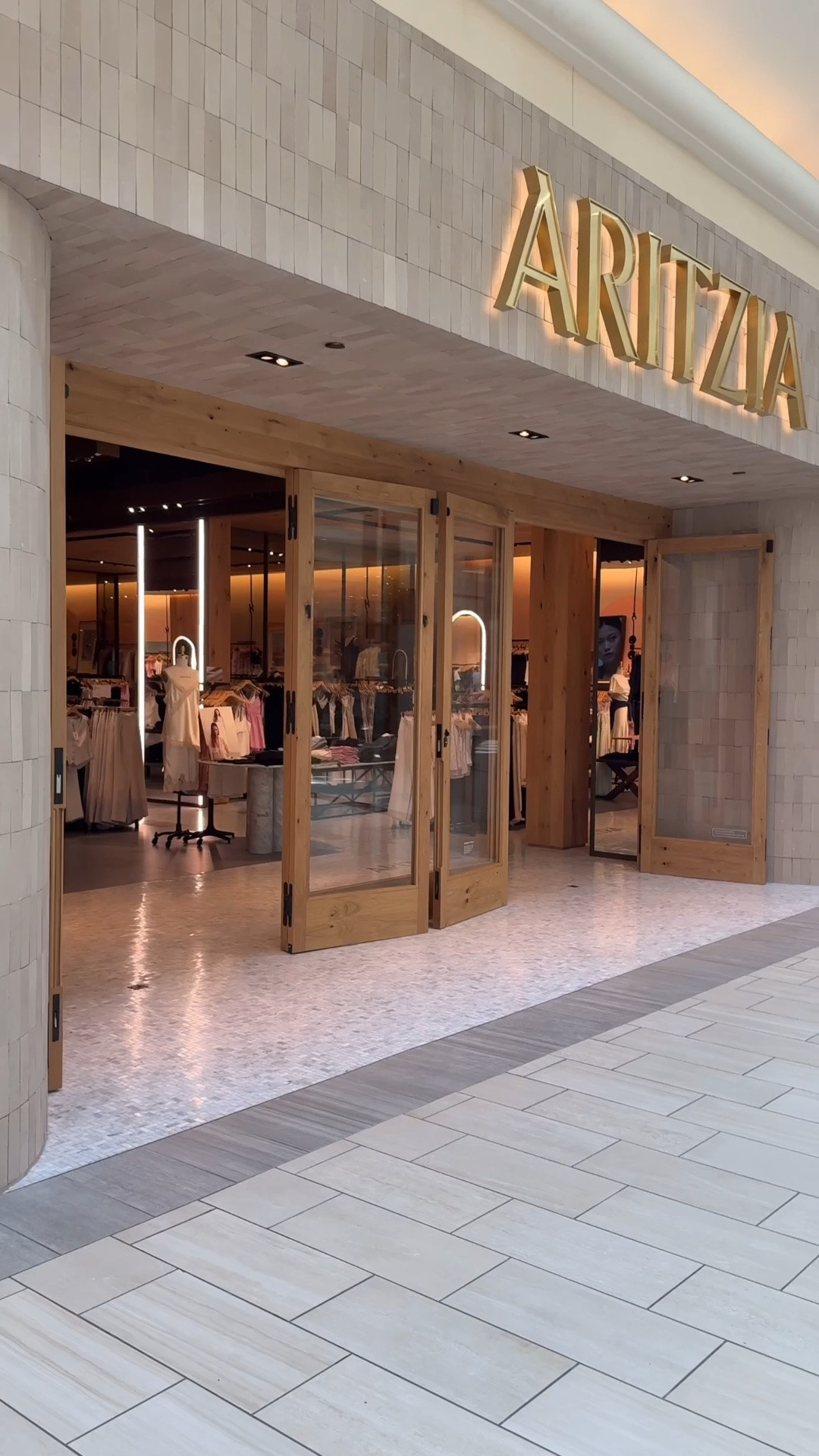 @Aritzia sale is still going on! They have the best summer pieces

#LTKootd #LTKSaleAlert #LTKSeasonal