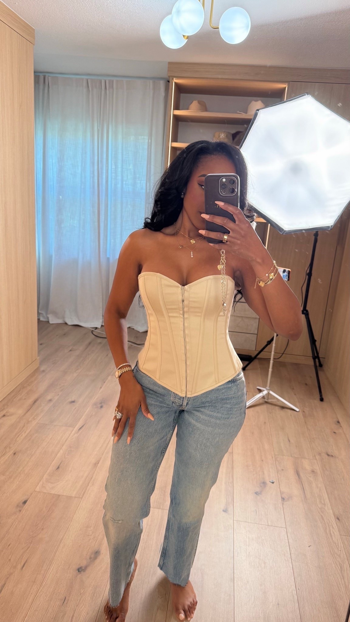 Scroll to shop!  A flattering corset and denim combo perfect for date night or girls’ night out.  @Zara 

