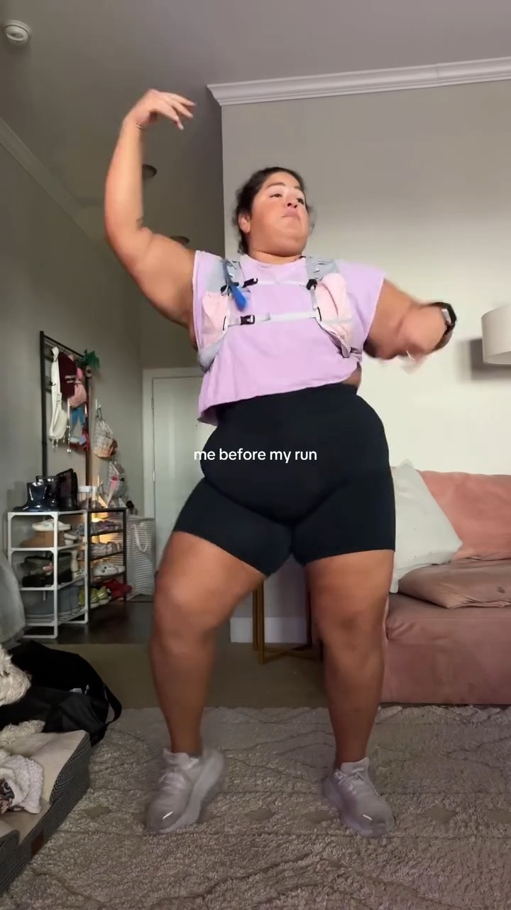 long runs are such a mind f*ck but got it done 🙌🏼❤️‍🔥🥵 

who else is on strava?! 🏃🏽‍♀️

#running #plussizefitness #runningcommunity #strava #runna #plussizerunner