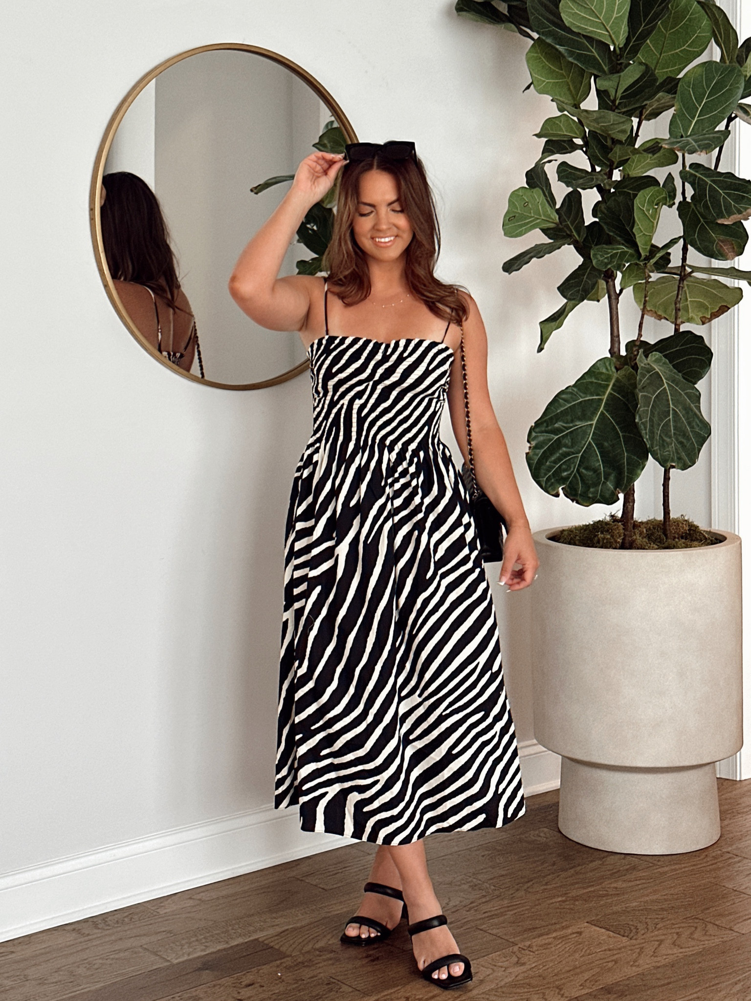 H&M $24 zebra smocked midi dress! Wearing a size small.



#LTKunder50 #LTKFind