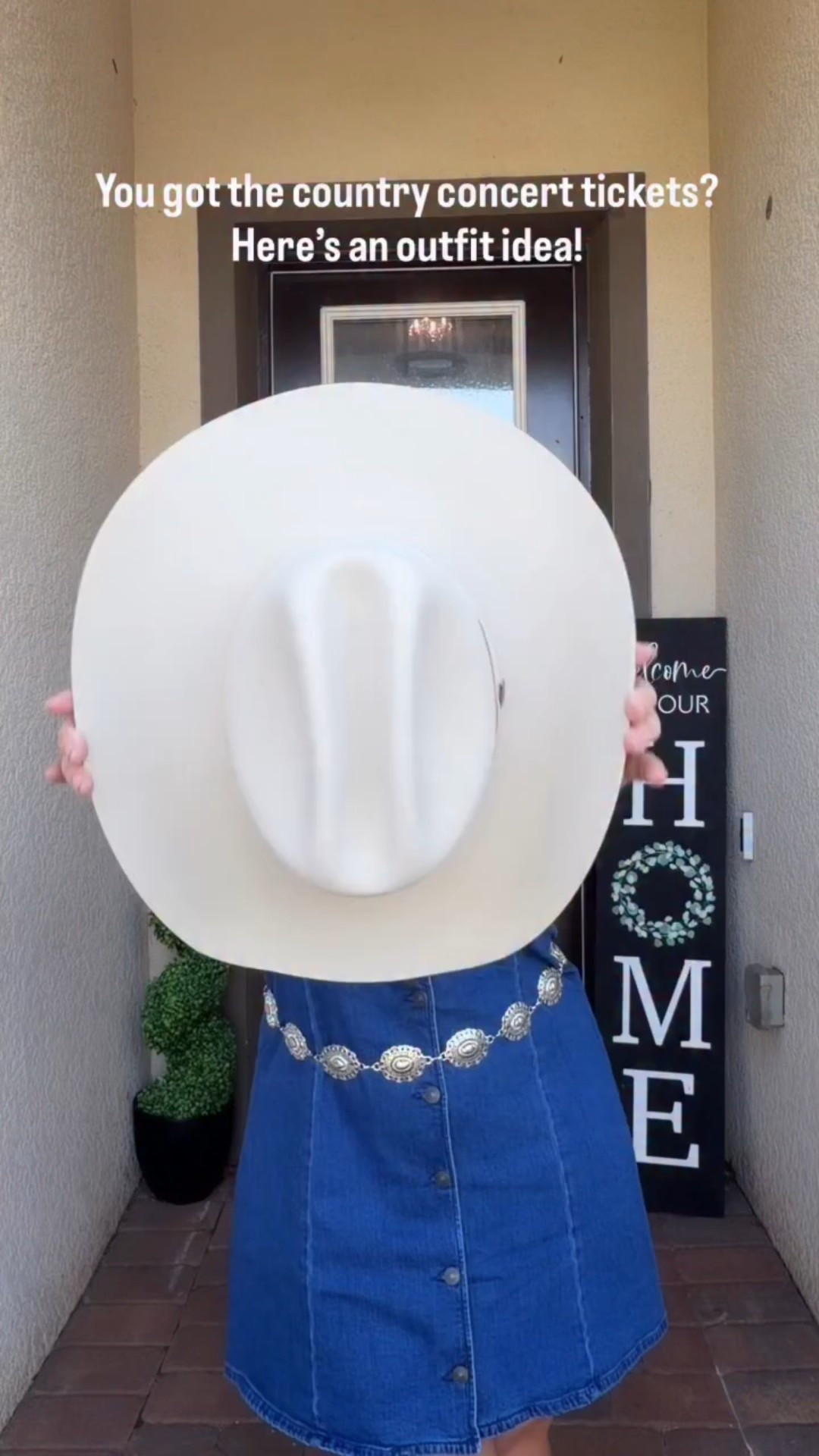 
Dress is almost 40% off with code in checkout!!

Here’s what I think I’m wearing to rodeo this weekend BUT it would be perfect for a concert this season!!!!! 

#countryconcertoutfit #amazonfinds #aejeans #orlandoinfluencer #concertoutfit

Concert outfit
Country concert outfit
Rodeo weekend 
Rodeo outfit 
Rodeo outfit idea 
Concert outfit idea 



#LTKSeasonal #LTKMidsize #LTKootd