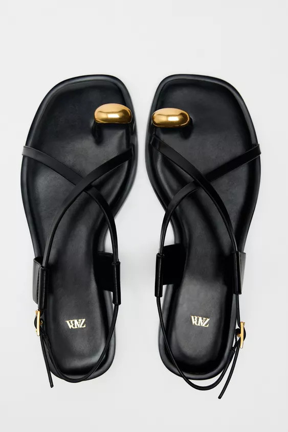 Flat sandals with thin straps. Metal ornament detail on the toe. Buckle fastening on the side.Sol... | Zara UK