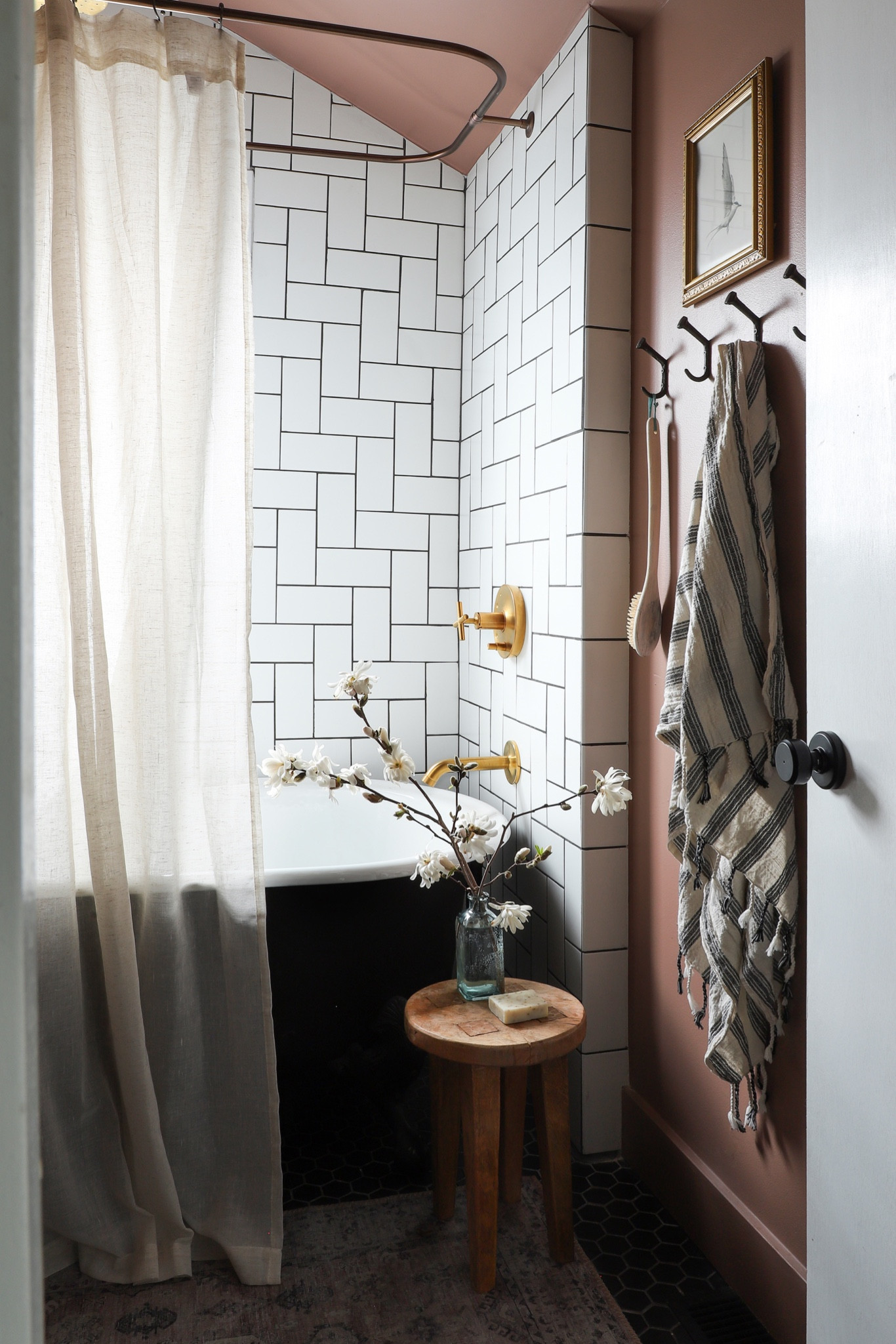 Painting the Sage Home Bathroom walls Modern Mocha made the space feel dynamic. There’s a cozy warmth that makes you just want to relax in the bath  

#LTKhome