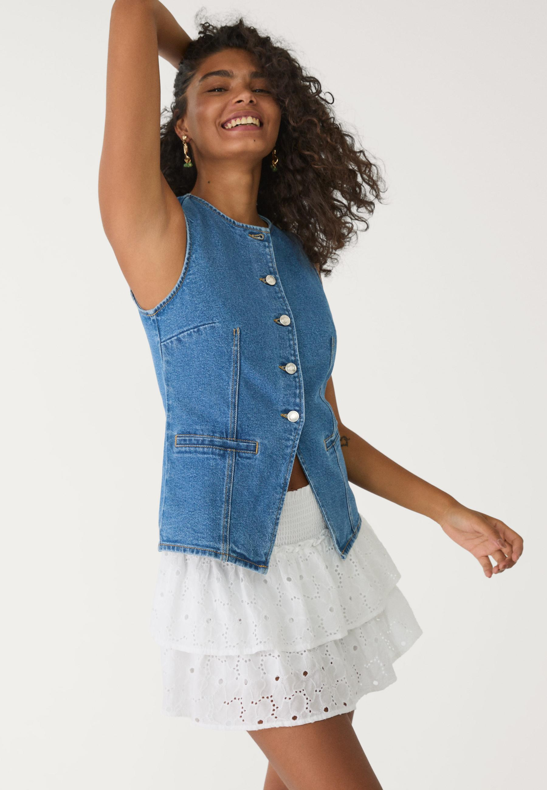 Denim top met knoopjes - Mode voor dames | Stradivarius Netherlands | Stradivarius (NL)