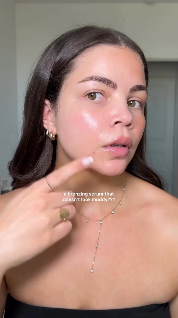 It’s giving sun-kissed, just got back from vacation ☀️ 

These might be the best bronzing drops I’ve ever used??? They look so beautiful alone & under makeup! 

@politesocietybeauty Cocoa Caviar Bio-Peptide Bronzing Serum

#bronzingdrops #bronzer #bronzermakeup #bronzingserum #sunkissedmakeup