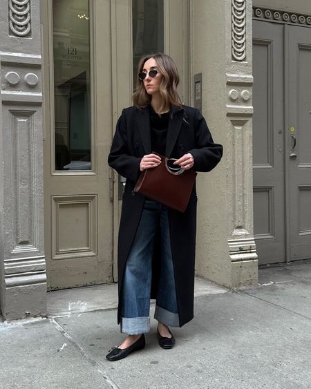 Warm enough for ballet flats sans socks, but not quite warm enough to lose the winter coat. #transitionaloutfit #toteme #minimalstyle #cuffedjeans 