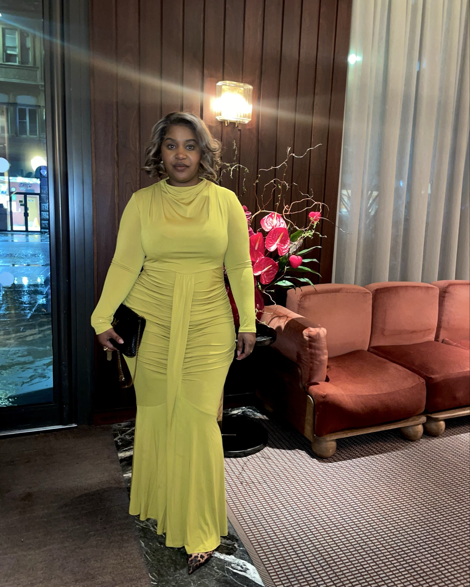 Modest outfit for curvy women. Wearing a largee