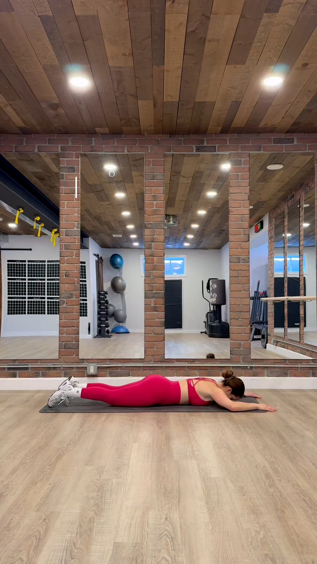 Core training day essentials : 
mat + runners I use for workouts like this.

#LTKfitness #LTKcanada #LTKpetite