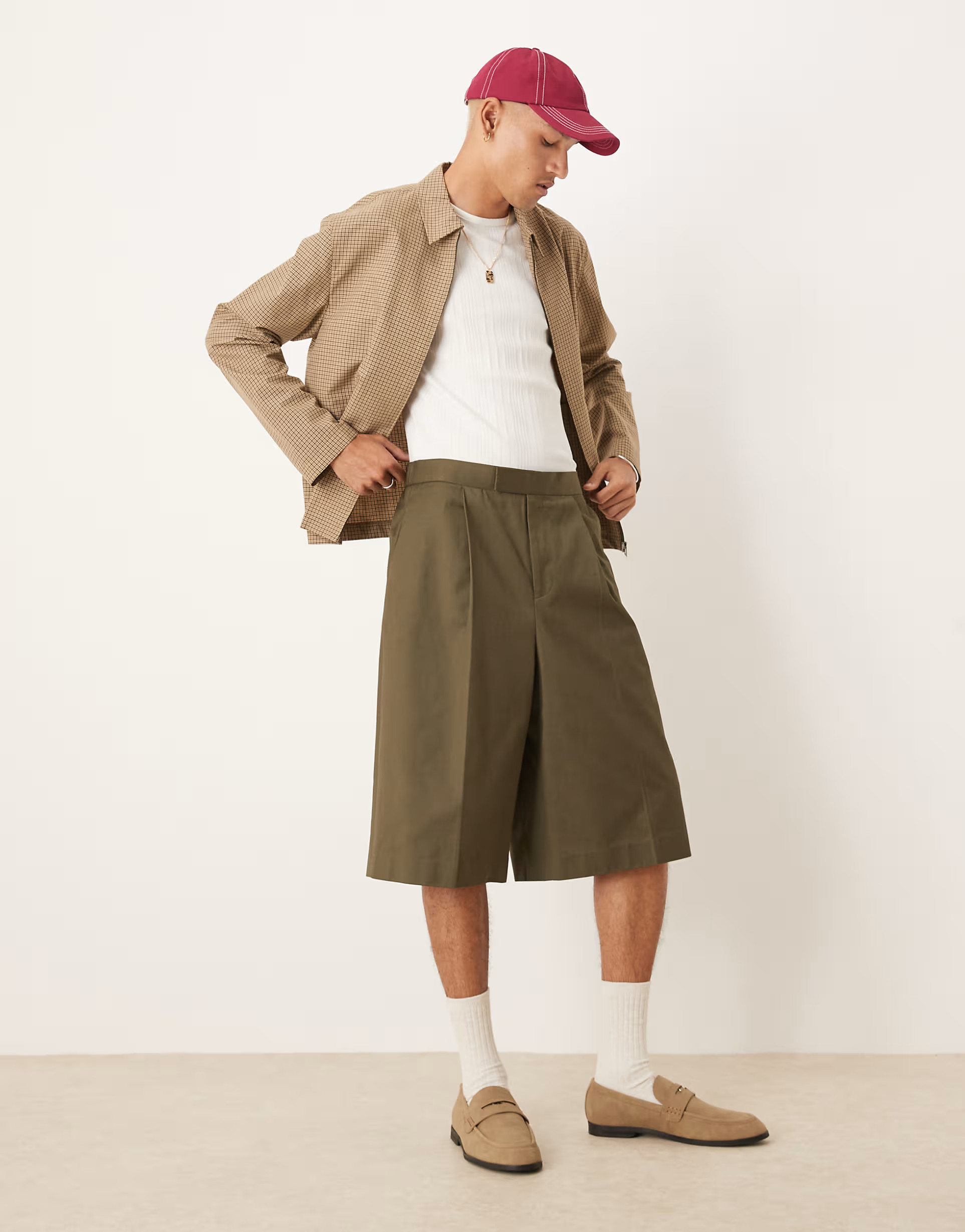ASOS DESIGN – Elegante Bermuda-Shorts in Khaki mit Oversize-Passform | ASOS (Global)