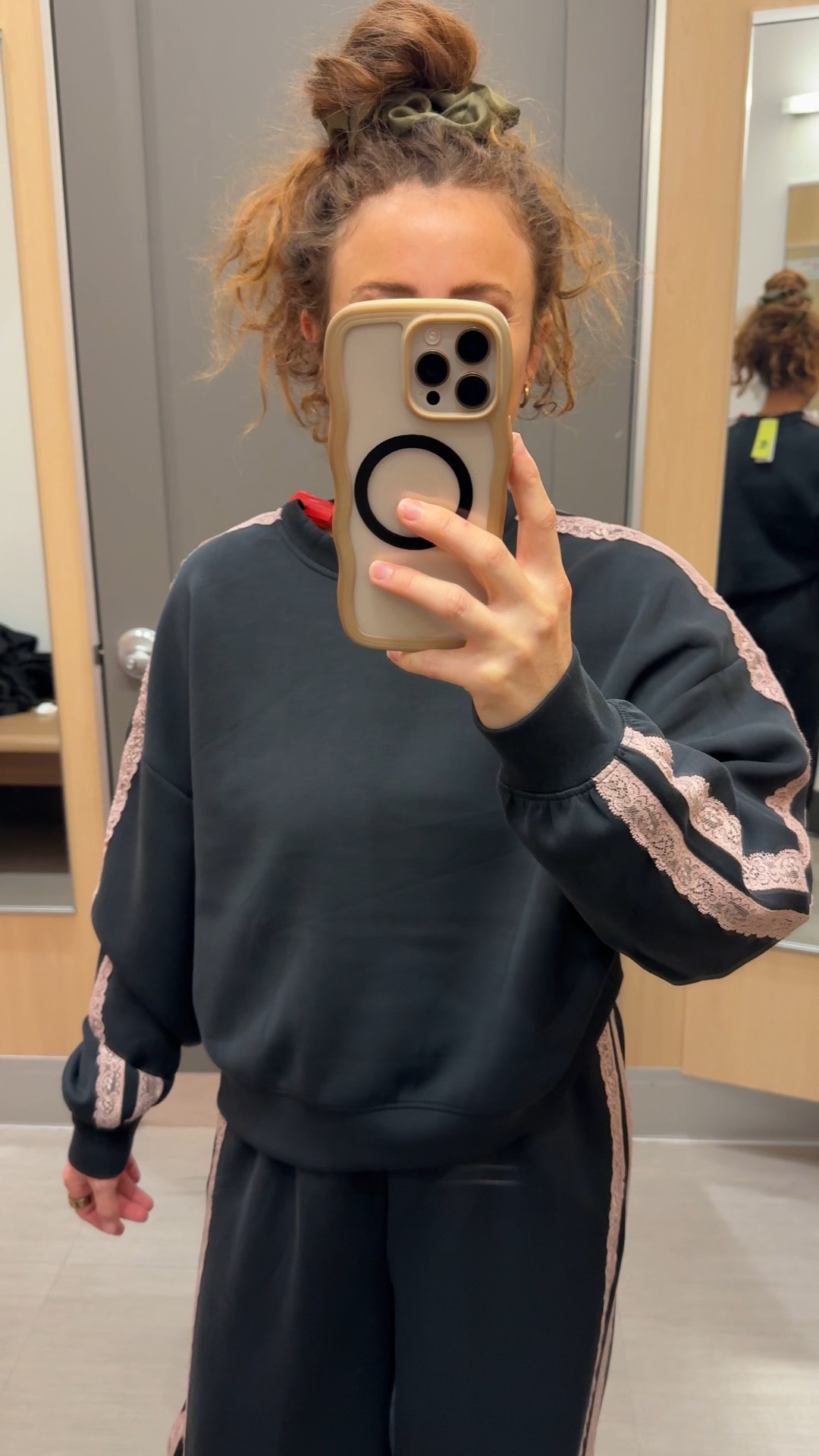 Wearing Xs top
Small bottoms but could def use the Xs 