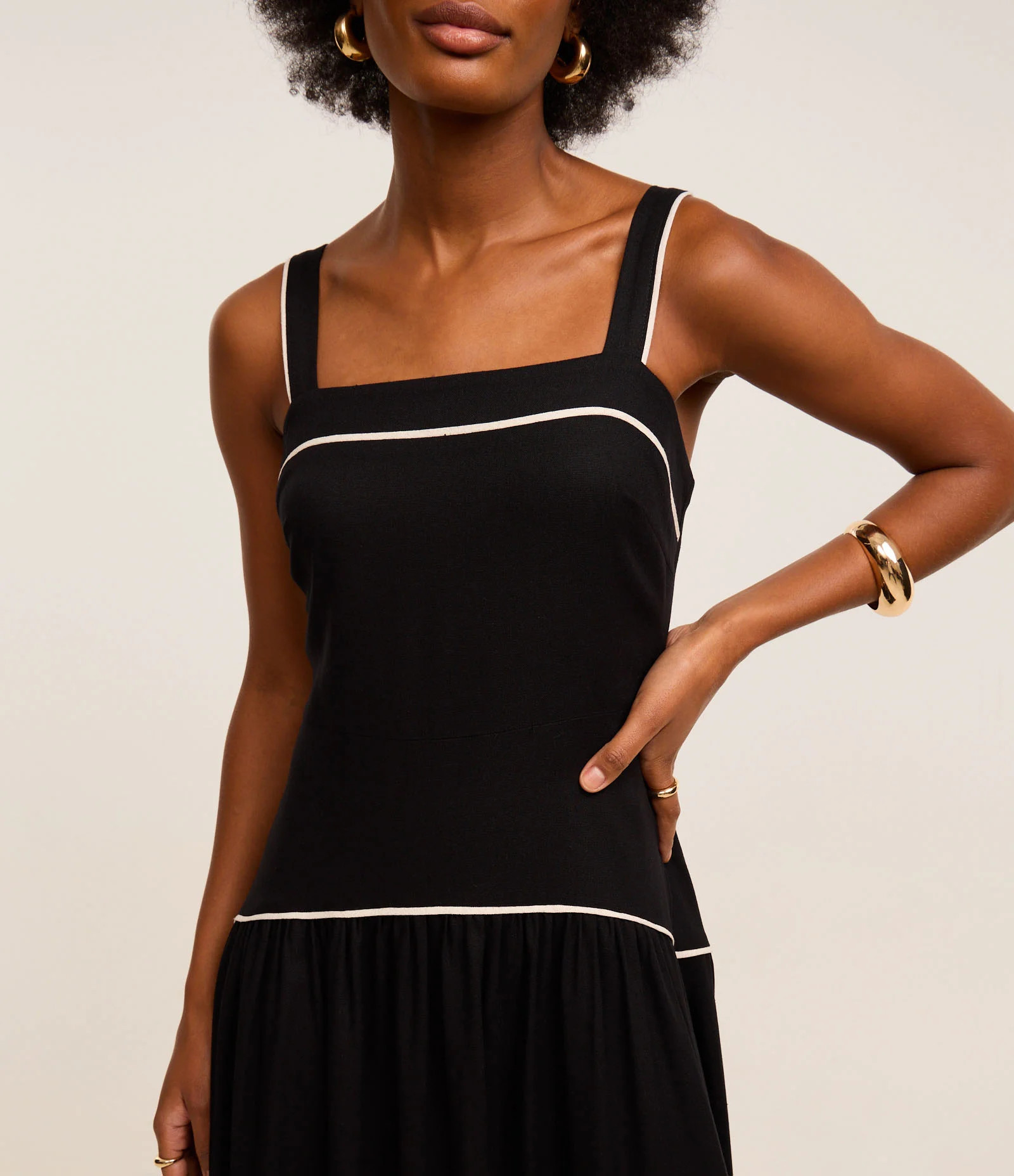 Vestido em Viscolinho com Decote Quadrado e Vieses Contrastantes Preto - Lojas Renner | Renner (BR)