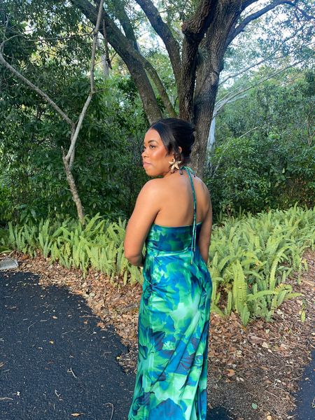 Still not over this dress or the body glow. Need to find another excuse to wear this dress. 💙💚 

Dress: @runawaythelabel

||  #ltkmidsize #ltkfindsunder100 #runawaythelabel #ltkstyletip #miamiwedding #beachoutfits #fentybeauty #ultabeauty 