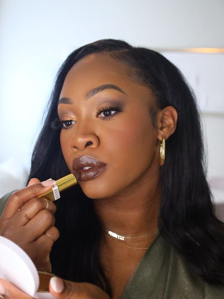 It’s time for the holiday looks! #AD I wanted a little more than neutral for this look, so I used @fashionfaircosmetics to take the glam up a notch! Y’all know that Fashion Fair is a pillar in the Black beauty community, and their products have be reimagined with your skin in mind! Details of this look is below! 

Click the link in my story to shop these products at @Sephora via my LTK shop! 

#FFHolidayGlam #FashionFair #FashionFairCosmetics #FFCremeToPowderFoundation #FFLushBlushDuo #FFIconicLipstick #BlackOwned

DETAILS
____________________________
SKIN • Creme To Powder Skin Foundation (Rich Brownie)
CHEEKS • Lush Blush Duo (Rich Plum)
LIPS • Lipstick in Midnight Mocha



#LTKstyletip #LTKGiftGuide #LTKbeauty