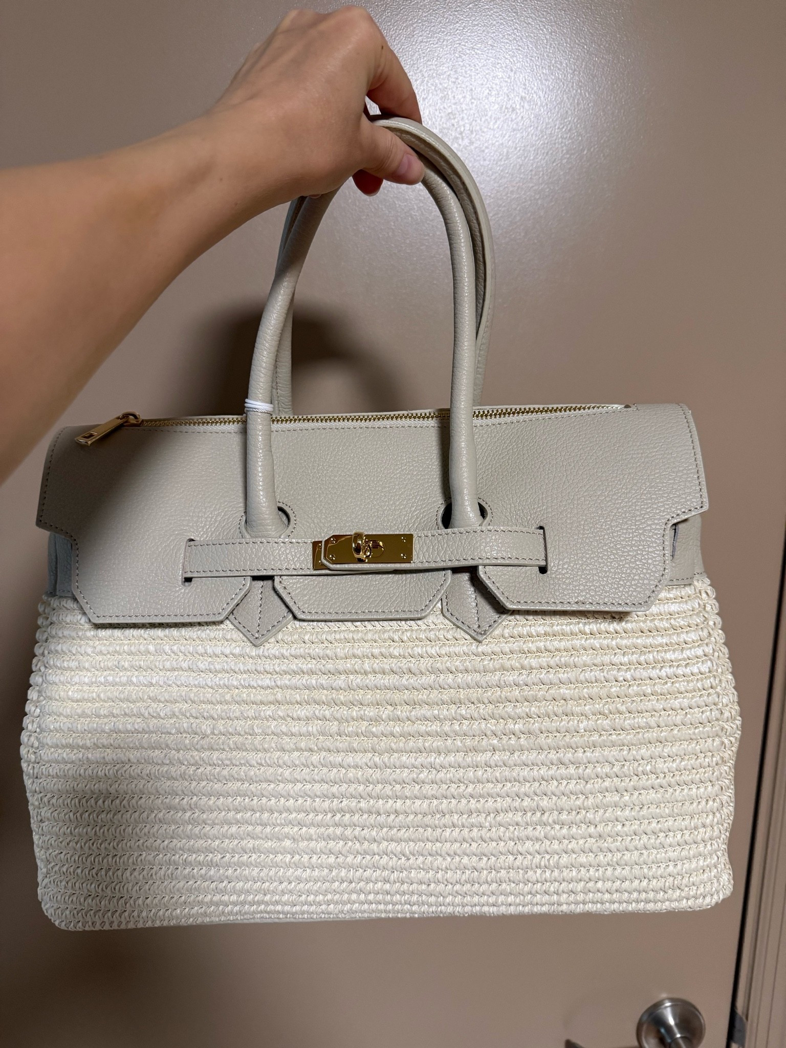 This straw and genuine leather bag is a dream for summer! The leather looks gray here but it’s beige. Going, going!
