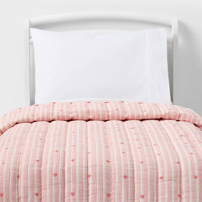Toddler Patisserie Heart Striped Kids' Quilt - Pillowfort™ | Target