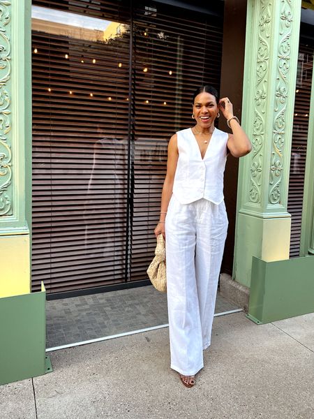 Day 1 we made it! Louisville Kentucky Thursday night before the Derby! It was warm today so I wore a linen vest and pants! These are Australian sizes so pay attention to the size chart! Like H&M or too shop… for instance if you wear a 6 go for an 8 or 10 and so on...