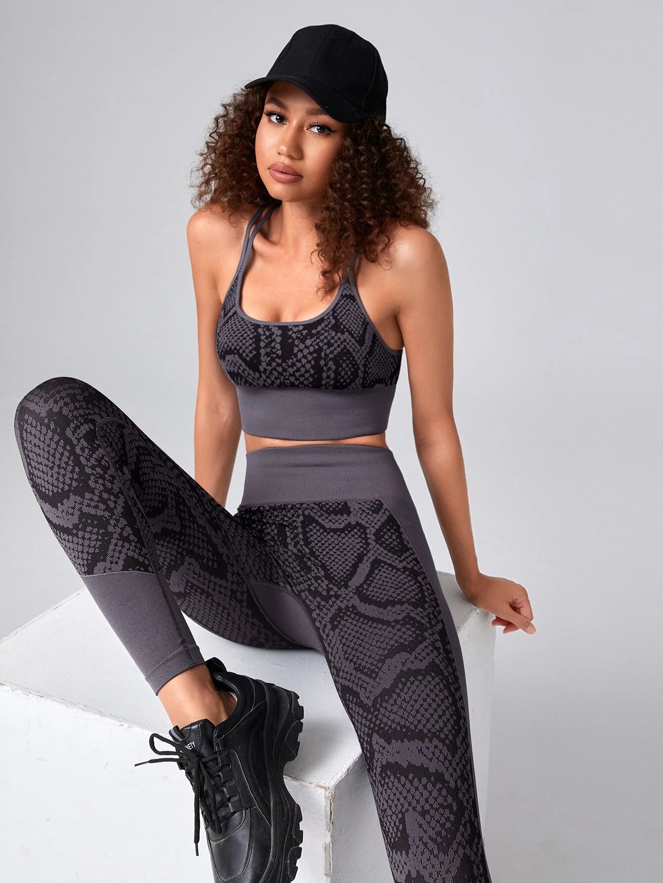 SPORTLIFE Quick-Drying Seamless High Stretch Snakeskin Print Sports Bra & Leggings | SHEIN