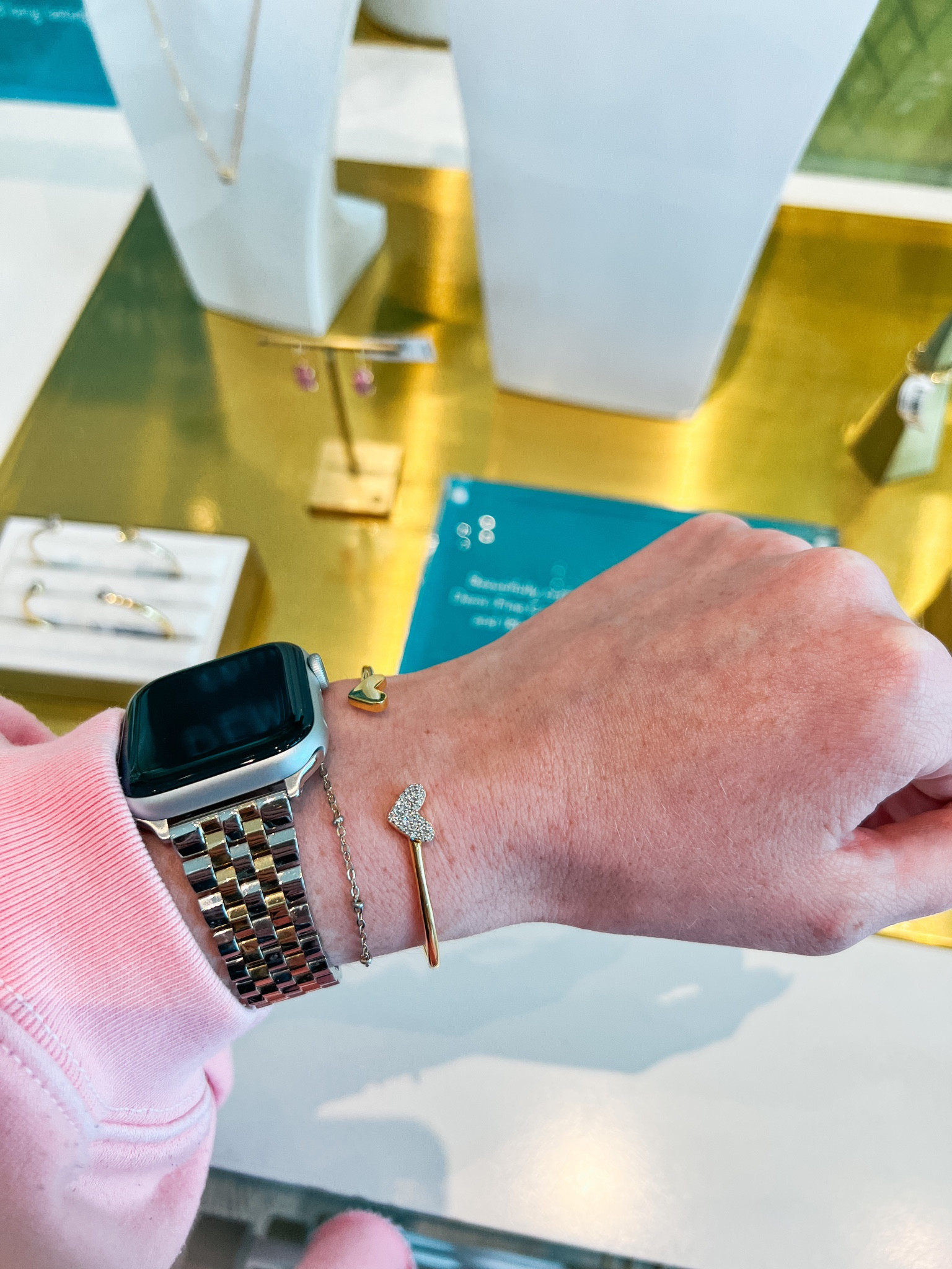 Such a cute Kendra Scott stack! 💛

#LTKstyletip #LTKGiftGuide