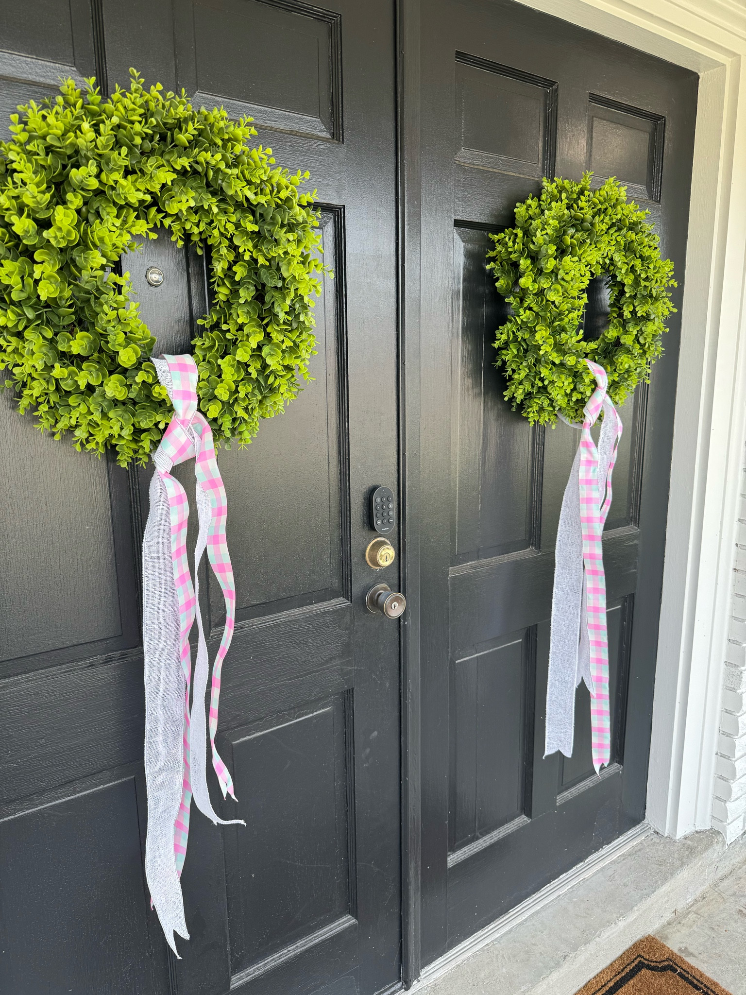 Front door decor, boxwood wreaths, Amazon finds, spring home decor 🩷

#LTKhome #LTKfindsunder100