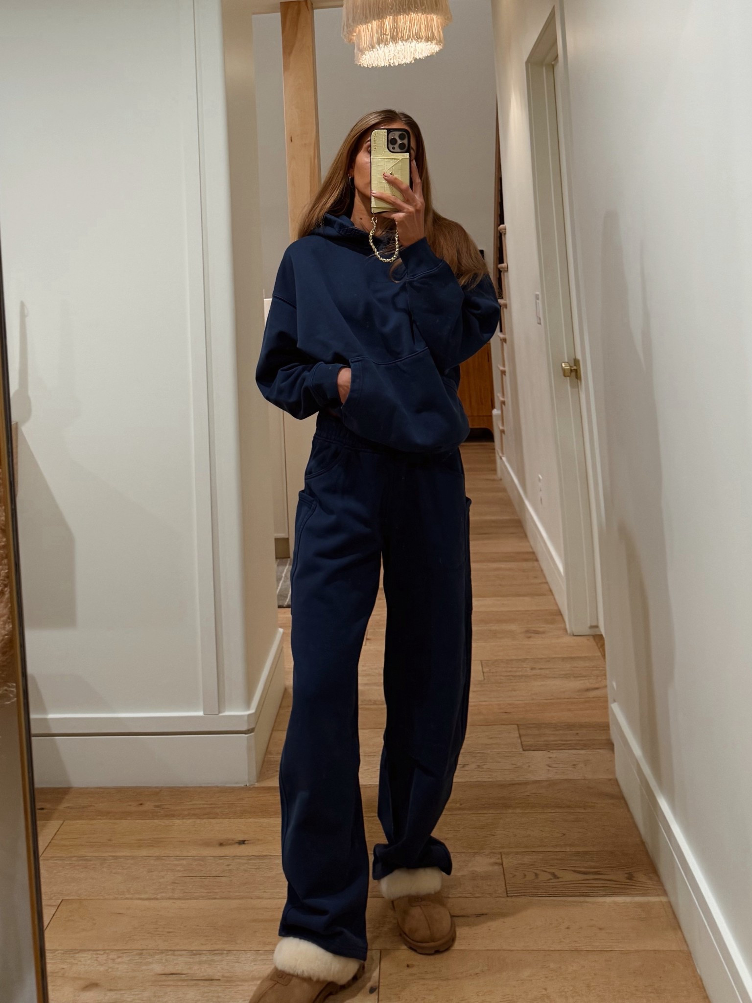 Best fitting set. I own it now in 3 colors. The pants are elite 👌🏻

Hoodie xs
Pants xs