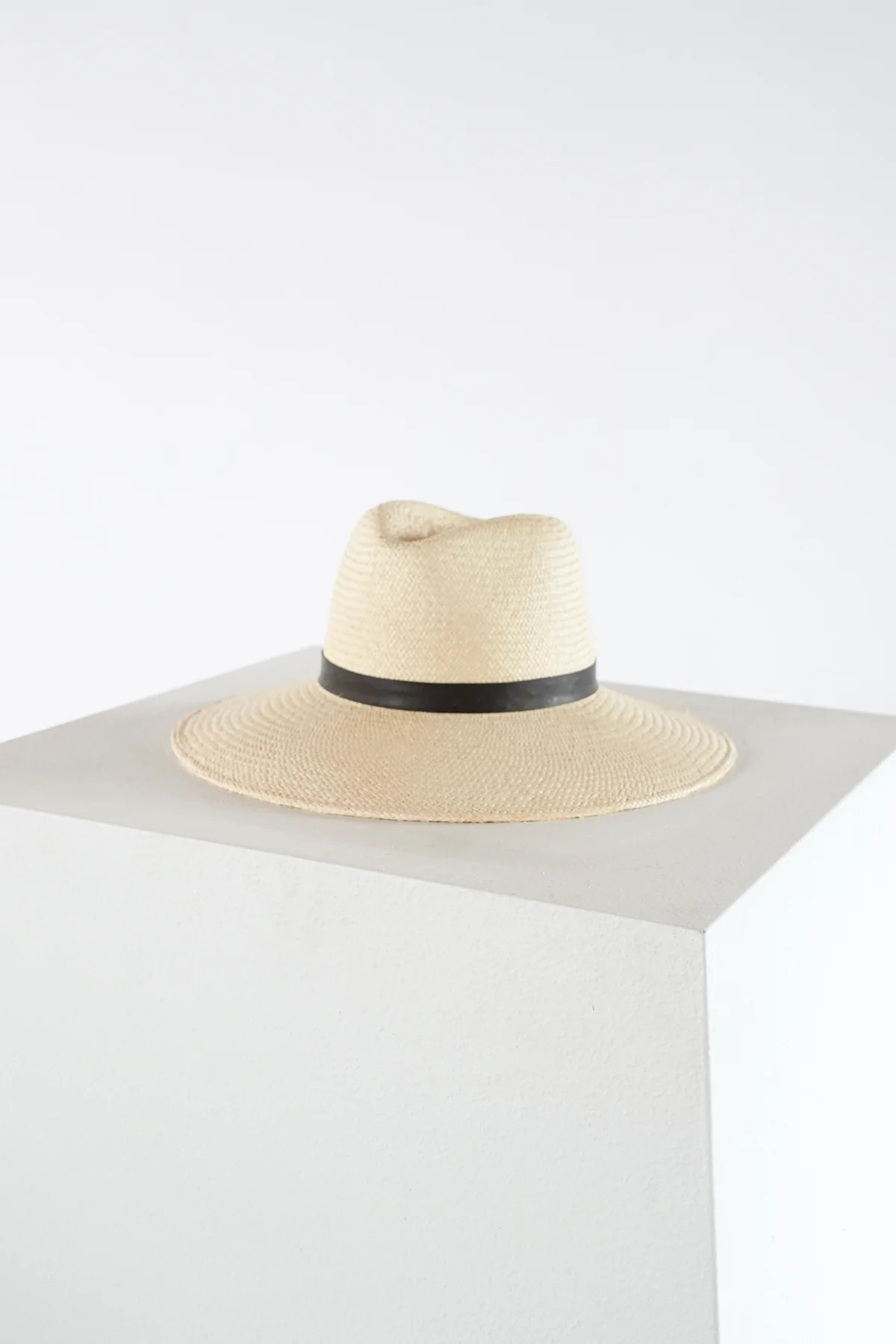 Gloria | Janessa Leone