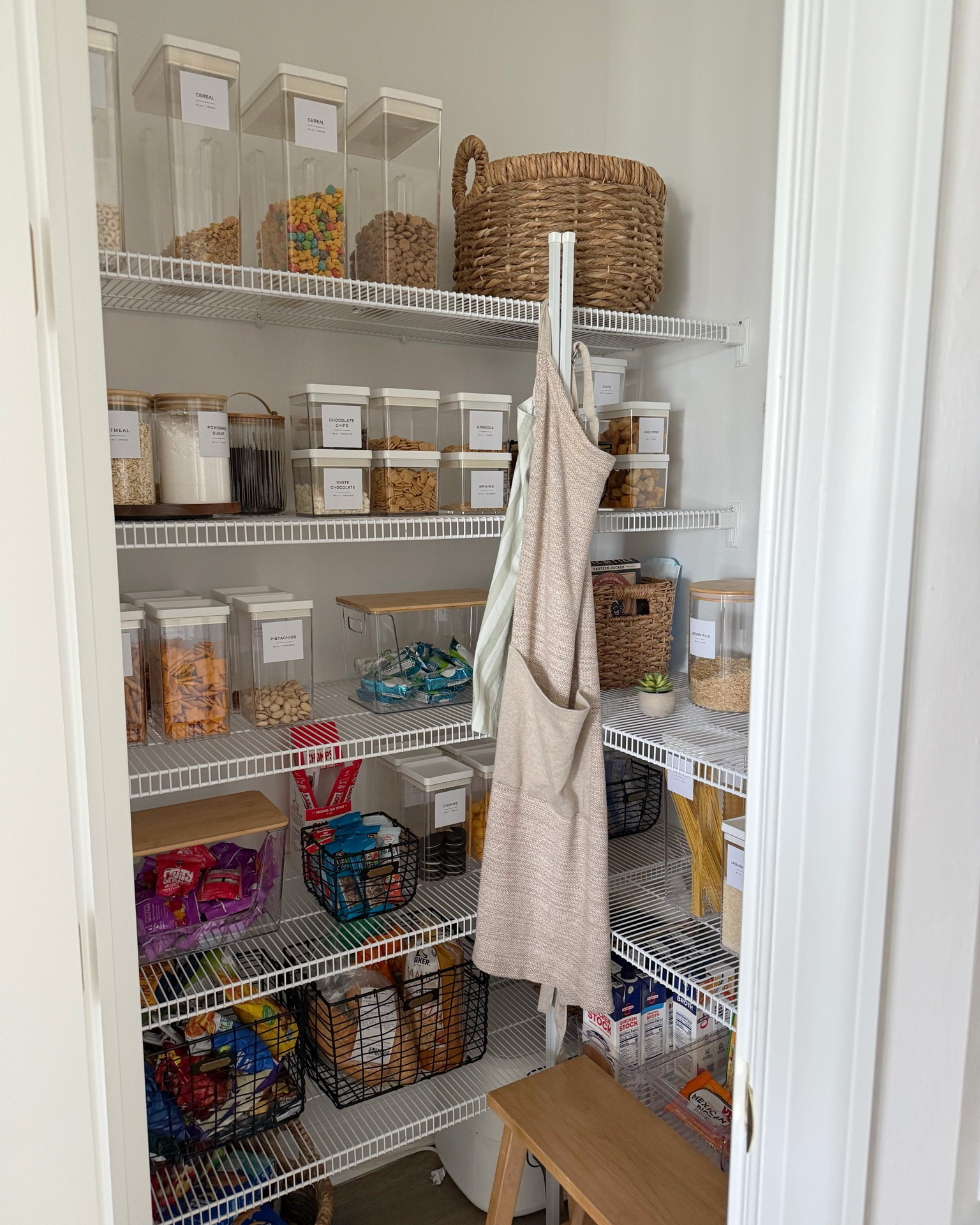 Pantry restock! 🤎




#pantry #pantryorganization #foodstorage #pantrybasket #foodbasket #homeorganization #closetorganization #foodcontainers #target #amazon #kitchenorganization

#LTKfoodie #LTKHome