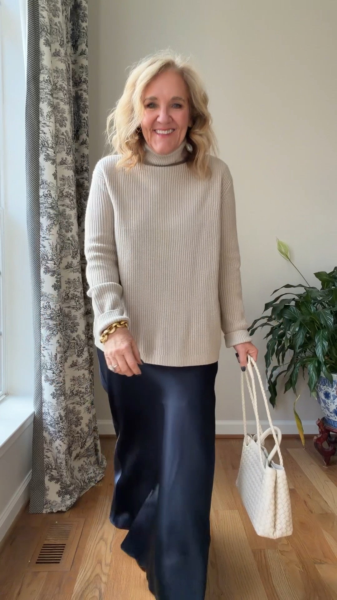 An elegant @quince look 
Silk skirt size medium 
Boots I went my smaller size 
Cashmere sweater size medium 

Dinner date casual elegance 


#LTKFindsUnder100 #LTKPetite #LTKOver40